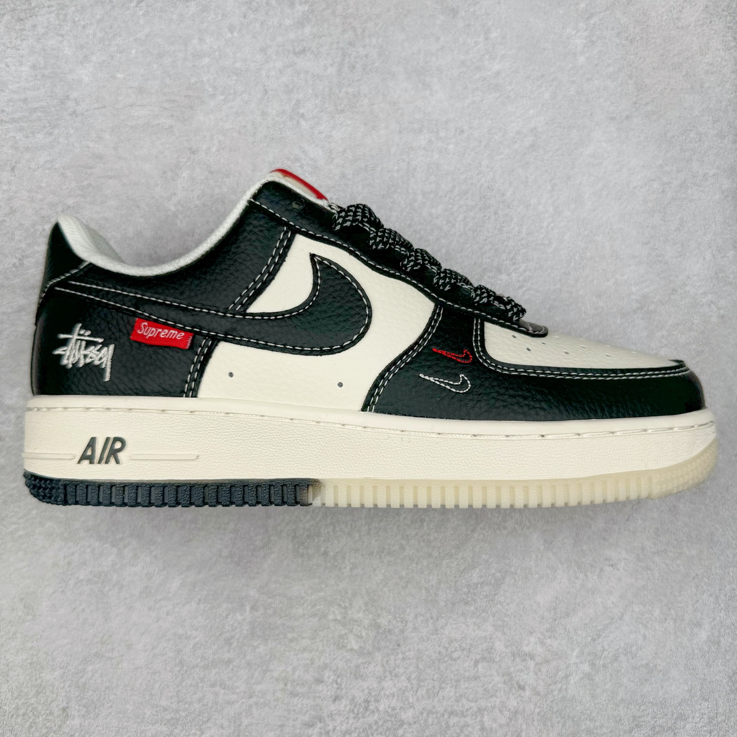 NK Air Force 1´07 Low 空军一号低帮百搭休闲运动板鞋 HH7518-004 柔软、弹性十足的缓震性能和出色的中底设计 横跨复古与现代的外型结合 造就出风靡全球 三十多年的Force 1 直到今天还深受青睐 实拍调校N版已经零色差零失真 百分百还原实物色彩所见即所得 不存在货不对板色差等低级问题 选购参考实物拍摄 不混卖不参货 只用心做好货严格选品 承诺混一赔十 尺码：36 36.5 37.5 38 38.5 39 40 40.5 41 42 42.5 43 44 44.5 45-选品中心