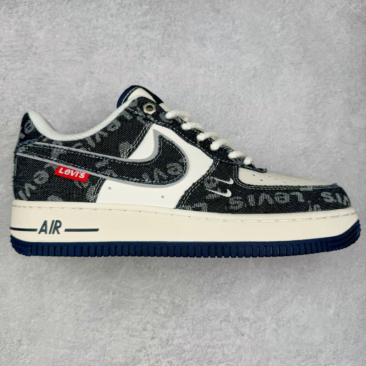 NK Air Force 1´07 Low 空军一号低帮百搭休闲运动板鞋 SJ6698-002 柔软、弹性十足的缓震性能和出色的中底设计 横跨复古与现代的外型结合 造就出风靡全球 三十多年的Force 1 直到今天还深受青睐 实拍调校N版已经零色差零失真 百分百还原实物色彩所见即所得 不存在货不对板色差等低级问题 选购参考实物拍摄 不混卖不参货 只用心做好货严格选品 承诺混一赔十 尺码：36 36.5 37.5 38 38.5 39 40 40.5 41 42 42.5 43 44 44.5 45-选品中心