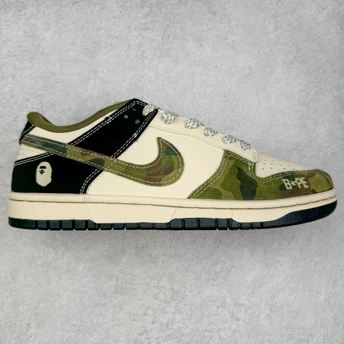 NK Dunk Low 定制配色 CH6336-229 大厂出品 极力推荐 原装头层材料 独家版型蒸餾加工帶來的是更好的视觉和脚感体验大厂纯原品质出货 清洁度 电绣工艺 皮料切割干净无任何毛边 细节完美 实拍调校N版已经零色差零失真 百分百还原实物色彩所见即所得 不存在货不对板色差等低级问题 选购参考实物拍摄 不混卖不参货 只用心做好货严格选品 承诺混一赔十 尺码：36 36.5 37.5 38 38.5 39 40 40.5 41 42 42.5 43 44 44.5 45-选品中心