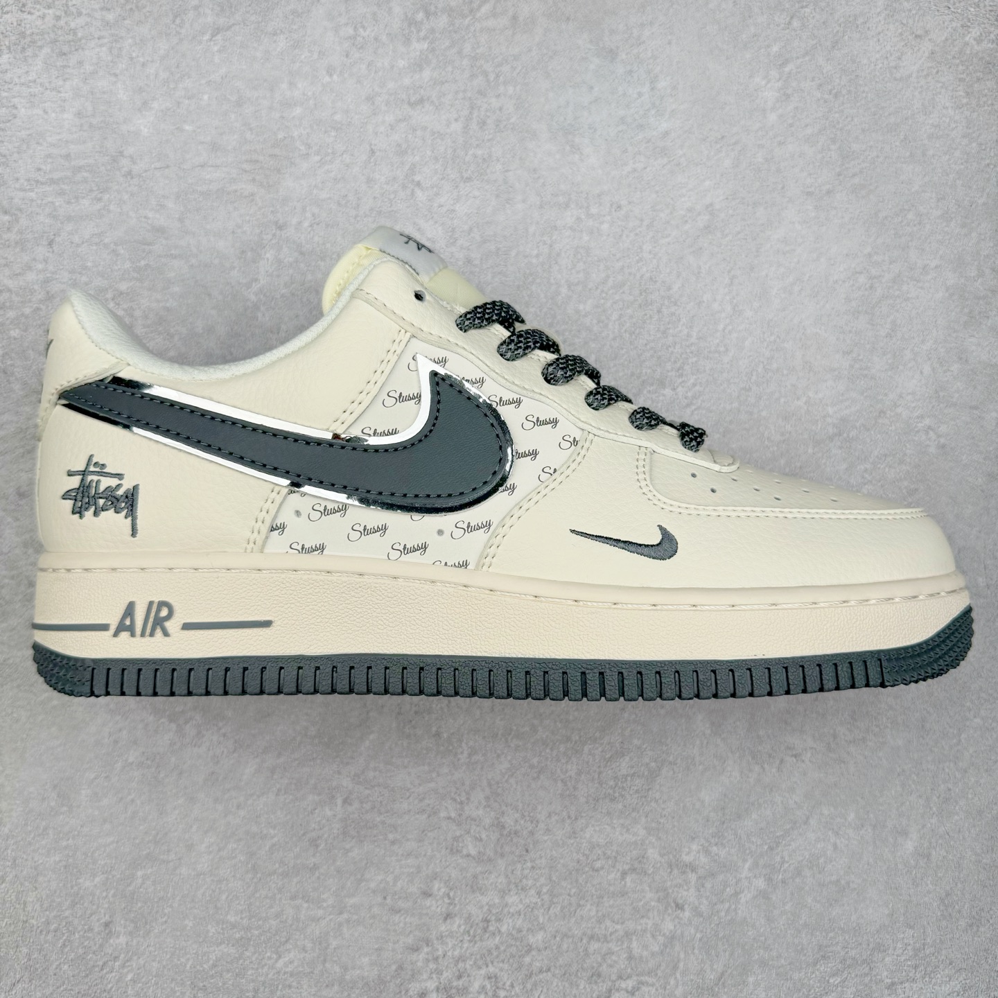 NK Air Force 1´07 Low 空军一号低帮百搭休闲运动板鞋 XZ3328-536 柔软、弹性十足的缓震性能和出色的中底设计 横跨复古与现代的外型结合 造就出风靡全球 三十多年的Force 1 直到今天还深受青睐 实拍调校N版已经零色差零失真 百分百还原实物色彩所见即所得 不存在货不对板色差等低级问题 选购参考实物拍摄 不混卖不参货 只用心做好货严格选品 承诺混一赔十 尺码：36 36.5 37.5 38 38.5 39 40 40.5 41 42 42.5 43 44 44.5 45-选品中心