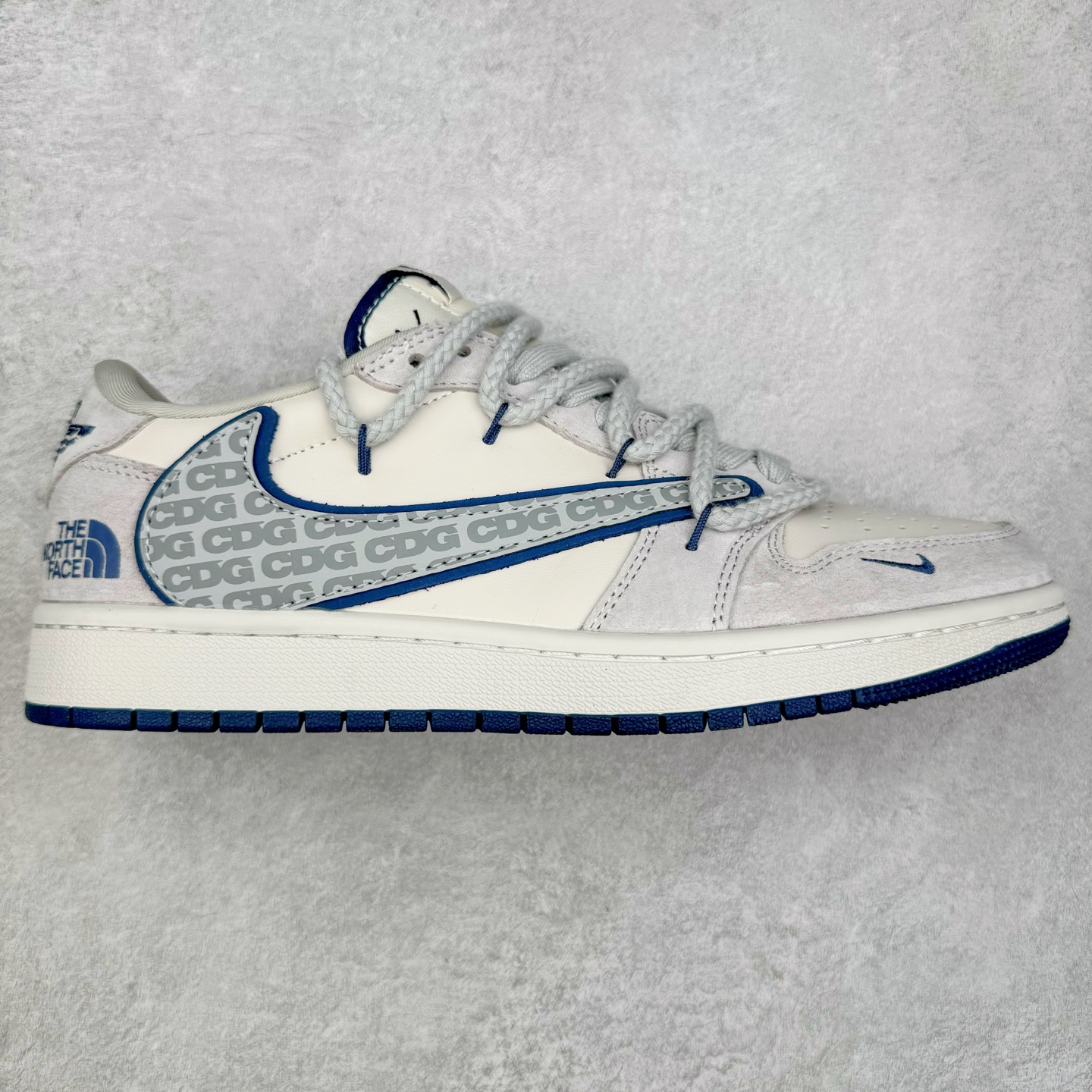 TS x Air Jordan AJ1 Low 倒钩低帮联名定制配色 XX3318-515 原厂内置气垫魔块 A模大底 头层小牛皮 鞋舌AJ原厂专用牛津布+AJ专用反口珍珠布+原厂无杂质高弹内里海棉+特殊封边弹力鞋带 实拍调校N版已经零色差零失真 百分百还原实物色彩所见即所得 不存在货不对板色差等低级问题 选购参考实物拍摄 不混卖不参货 只用心做好货严格选品 承诺混一赔十 尺码：36 36.5 37.5 38 38.5 39 40 40.5 41 42 42.5 43 44 44.5 45-选品中心