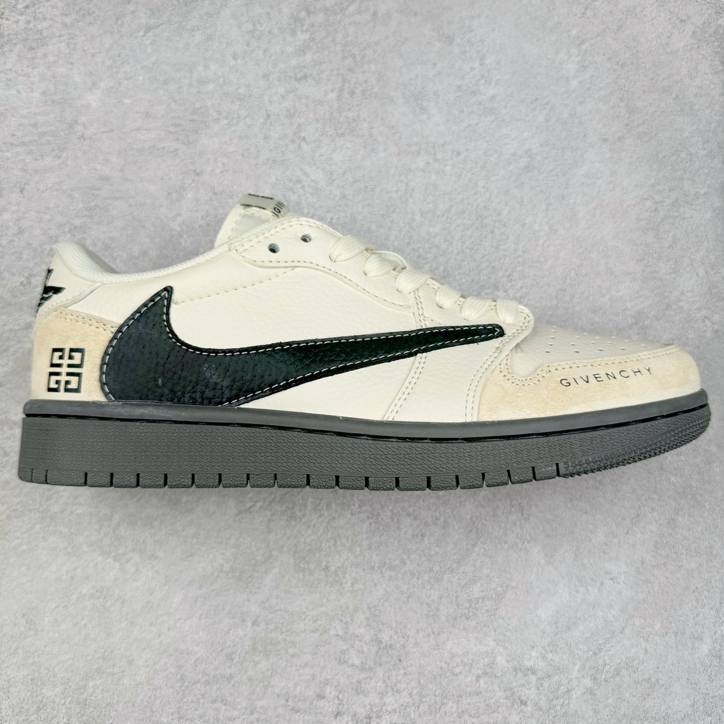 TS x Air Jordan AJ1 Low 倒钩低帮联名定制配色 CF3688-030 原厂内置气垫魔块 A模大底 头层小牛皮 鞋舌AJ原厂专用牛津布+AJ专用反口珍珠布+原厂无杂质高弹内里海棉+特殊封边弹力鞋带 实拍调校N版已经零色差零失真 百分百还原实物色彩所见即所得 不存在货不对板色差等低级问题 选购参考实物拍摄 不混卖不参货 只用心做好货严格选品 承诺混一赔十 尺码：36 36.5 37.5 38 38.5 39 40 40.5 41 42 42.5 43 44 44.5 45-选品中心