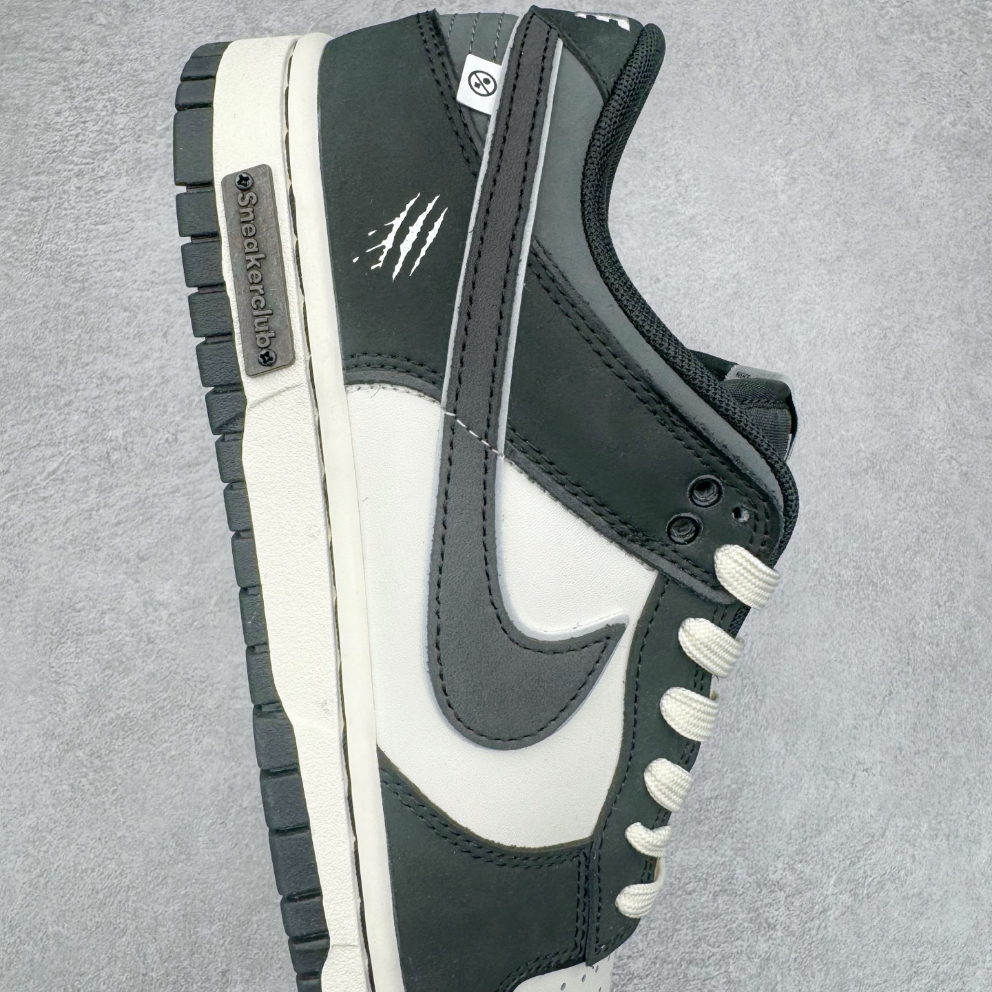 图片[6]-＃YC纯原 NK Dunk Low 兽痕黑白 BW1220-008 定制系列天花板 无原鞋不开发 全系列得物原鞋一比一校对开发 配色持续更新中 终端对接 优势输出 全套原厂楦头原纸板数据档案倾力打造 原汁原味莞产 极致还原 圈内最强针车工艺 高端零售指定版 广东原厂配套原盒原标 鞋盒分三个尺码段 原厂冲刀 超高清洁度 全鞋零毛边皮料切割 采用原厂百宏鞋带以及原厂百宏织唛舌标 内标可供原厂几率过验 进口原装条纹中底布 四线拉帮白色点胶 原厂拉帮手法遵循公司 原厂电绣 极致还原 尺码：36 36.5 37.5 38 38.5 39 40 40.5 41 42 42.5 43 44 44.5 45 46-选品中心