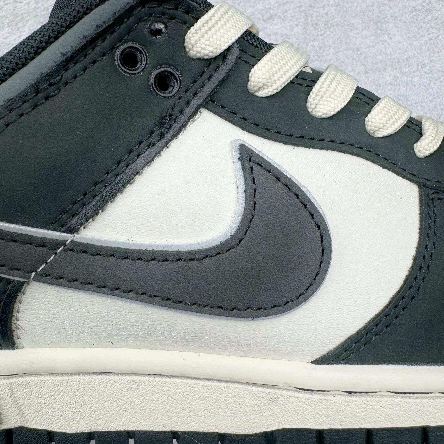 图片[19]-＃YC纯原 NK Dunk Low 兽痕黑白 BW1220-008 定制系列天花板 无原鞋不开发 全系列得物原鞋一比一校对开发 配色持续更新中 终端对接 优势输出 全套原厂楦头原纸板数据档案倾力打造 原汁原味莞产 极致还原 圈内最强针车工艺 高端零售指定版 广东原厂配套原盒原标 鞋盒分三个尺码段 原厂冲刀 超高清洁度 全鞋零毛边皮料切割 采用原厂百宏鞋带以及原厂百宏织唛舌标 内标可供原厂几率过验 进口原装条纹中底布 四线拉帮白色点胶 原厂拉帮手法遵循公司 原厂电绣 极致还原 尺码：36 36.5 37.5 38 38.5 39 40 40.5 41 42 42.5 43 44 44.5 45 46-选品中心