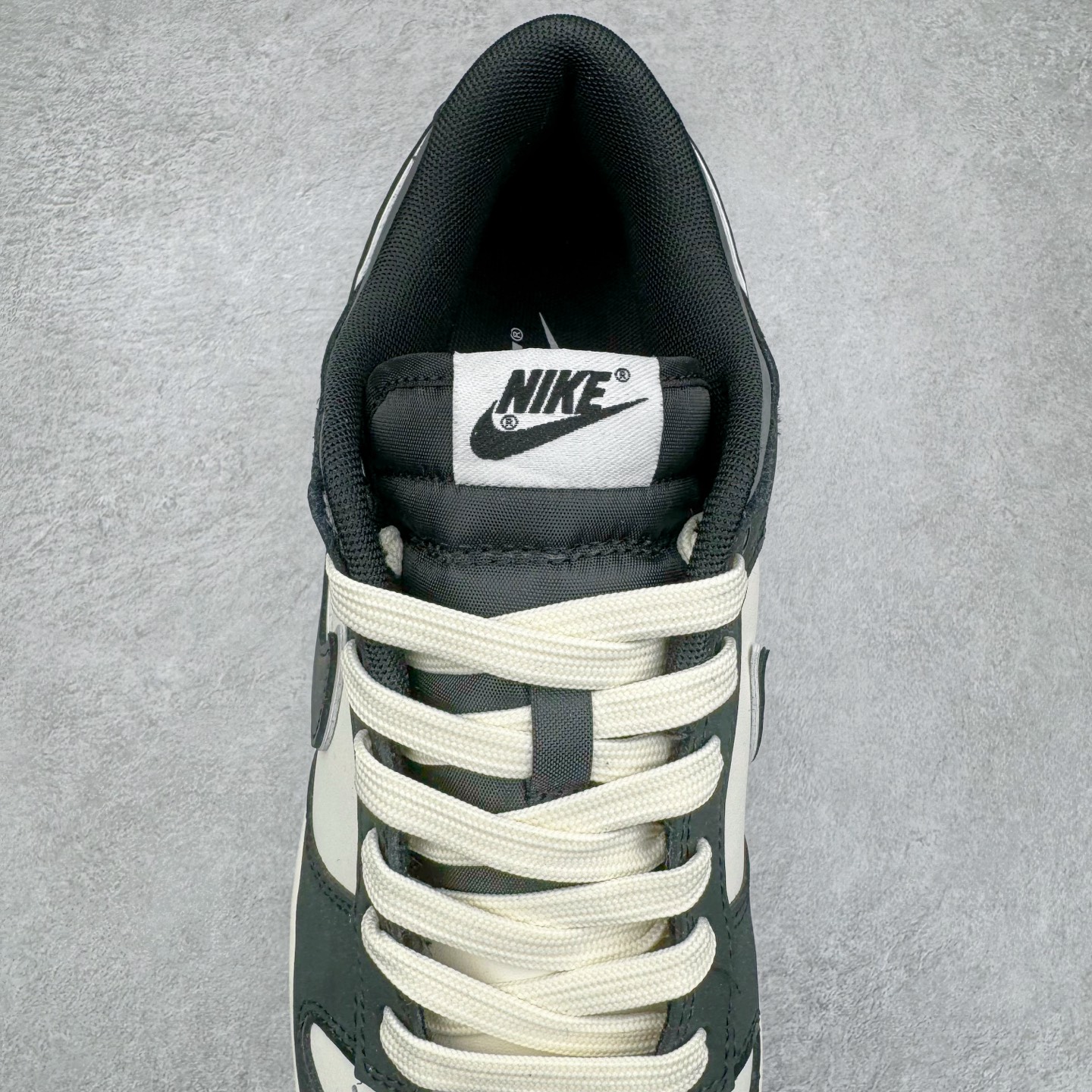 图片[5]-＃YC纯原 NK Dunk Low 兽痕黑白 BW1220-008 定制系列天花板 无原鞋不开发 全系列得物原鞋一比一校对开发 配色持续更新中 终端对接 优势输出 全套原厂楦头原纸板数据档案倾力打造 原汁原味莞产 极致还原 圈内最强针车工艺 高端零售指定版 广东原厂配套原盒原标 鞋盒分三个尺码段 原厂冲刀 超高清洁度 全鞋零毛边皮料切割 采用原厂百宏鞋带以及原厂百宏织唛舌标 内标可供原厂几率过验 进口原装条纹中底布 四线拉帮白色点胶 原厂拉帮手法遵循公司 原厂电绣 极致还原 尺码：36 36.5 37.5 38 38.5 39 40 40.5 41 42 42.5 43 44 44.5 45 46-选品中心