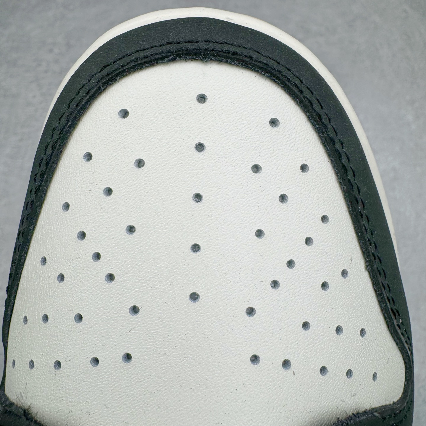 图片[14]-＃YC纯原 NK Dunk Low 兽痕黑白 BW1220-008 定制系列天花板 无原鞋不开发 全系列得物原鞋一比一校对开发 配色持续更新中 终端对接 优势输出 全套原厂楦头原纸板数据档案倾力打造 原汁原味莞产 极致还原 圈内最强针车工艺 高端零售指定版 广东原厂配套原盒原标 鞋盒分三个尺码段 原厂冲刀 超高清洁度 全鞋零毛边皮料切割 采用原厂百宏鞋带以及原厂百宏织唛舌标 内标可供原厂几率过验 进口原装条纹中底布 四线拉帮白色点胶 原厂拉帮手法遵循公司 原厂电绣 极致还原 尺码：36 36.5 37.5 38 38.5 39 40 40.5 41 42 42.5 43 44 44.5 45 46-选品中心