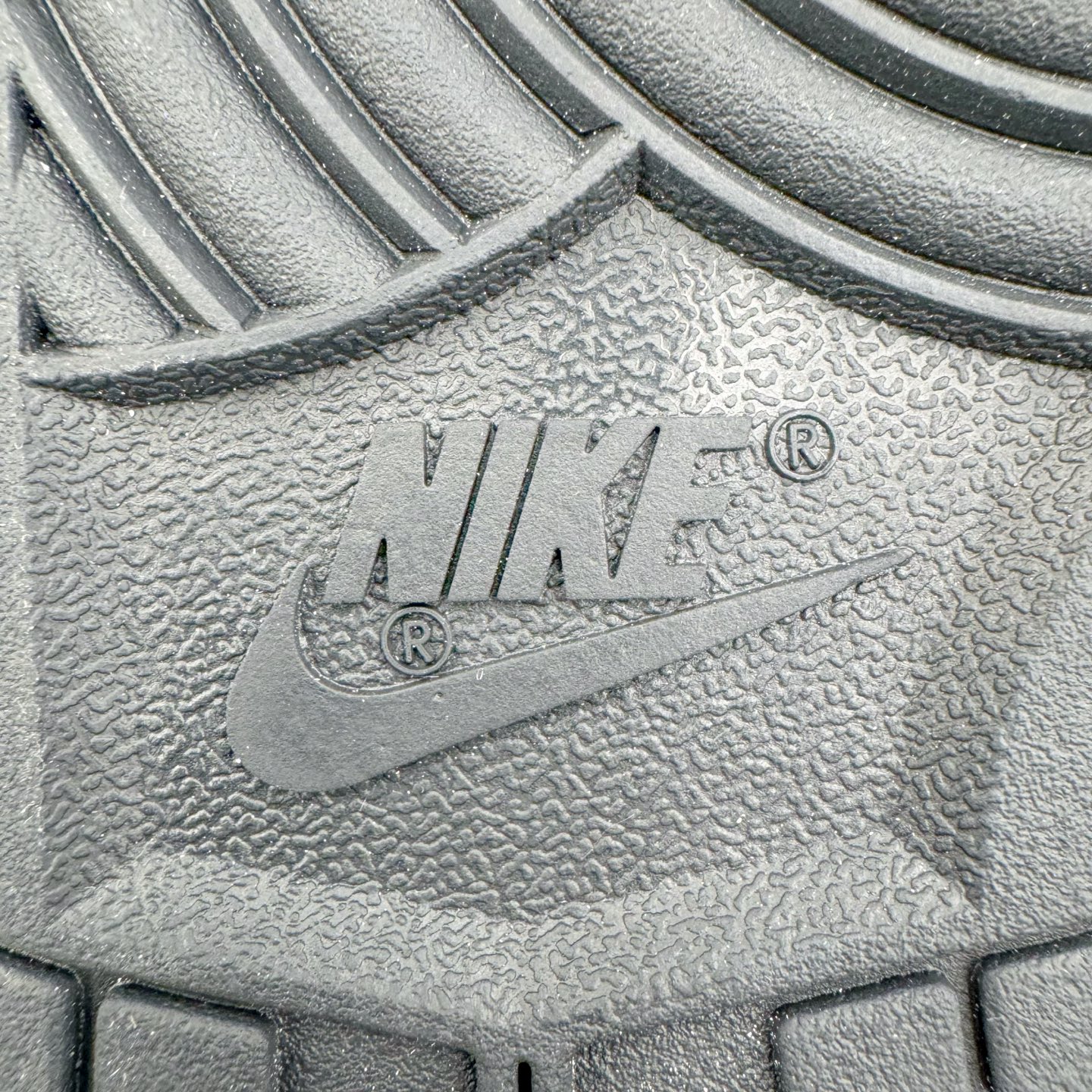 图片[20]-＃YC纯原 NK Dunk Low 兽痕黑白 BW1220-008 定制系列天花板 无原鞋不开发 全系列得物原鞋一比一校对开发 配色持续更新中 终端对接 优势输出 全套原厂楦头原纸板数据档案倾力打造 原汁原味莞产 极致还原 圈内最强针车工艺 高端零售指定版 广东原厂配套原盒原标 鞋盒分三个尺码段 原厂冲刀 超高清洁度 全鞋零毛边皮料切割 采用原厂百宏鞋带以及原厂百宏织唛舌标 内标可供原厂几率过验 进口原装条纹中底布 四线拉帮白色点胶 原厂拉帮手法遵循公司 原厂电绣 极致还原 尺码：36 36.5 37.5 38 38.5 39 40 40.5 41 42 42.5 43 44 44.5 45 46-选品中心