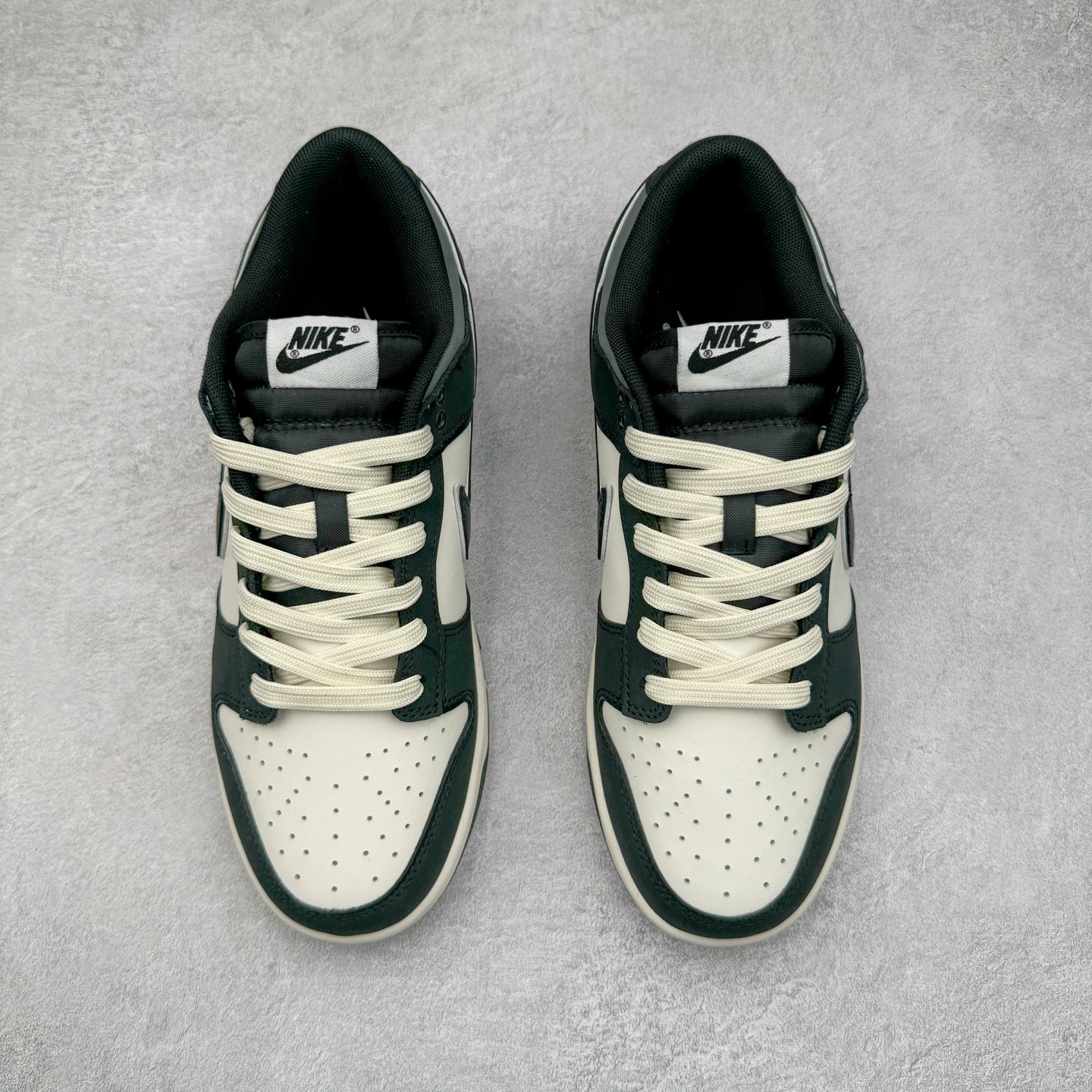 图片[2]-＃YC纯原 NK Dunk Low 兽痕黑白 BW1220-008 定制系列天花板 无原鞋不开发 全系列得物原鞋一比一校对开发 配色持续更新中 终端对接 优势输出 全套原厂楦头原纸板数据档案倾力打造 原汁原味莞产 极致还原 圈内最强针车工艺 高端零售指定版 广东原厂配套原盒原标 鞋盒分三个尺码段 原厂冲刀 超高清洁度 全鞋零毛边皮料切割 采用原厂百宏鞋带以及原厂百宏织唛舌标 内标可供原厂几率过验 进口原装条纹中底布 四线拉帮白色点胶 原厂拉帮手法遵循公司 原厂电绣 极致还原 尺码：36 36.5 37.5 38 38.5 39 40 40.5 41 42 42.5 43 44 44.5 45 46-选品中心