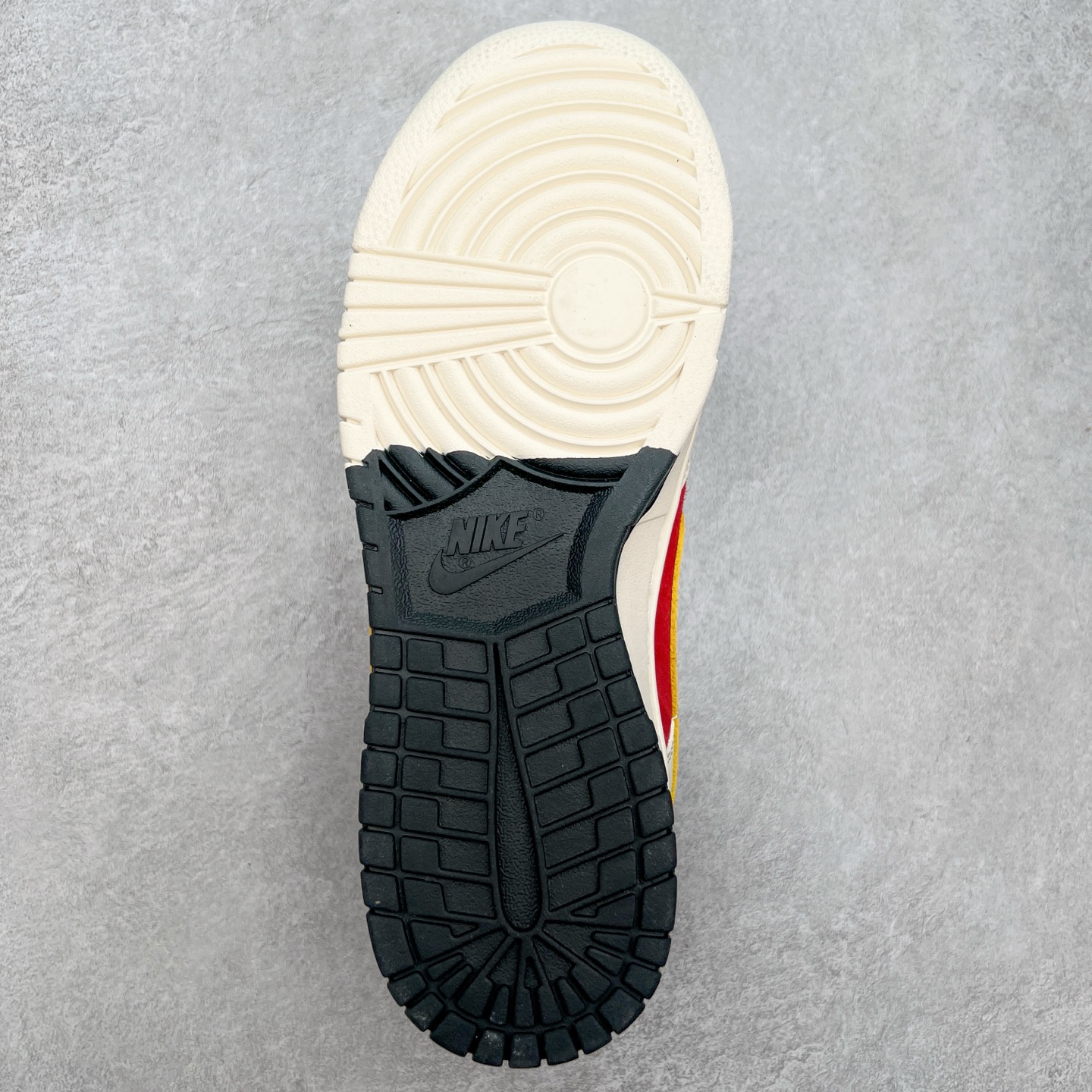 图片[9]-NK Dunk Low 定制配色 SJ2258-016 大厂出品 极力推荐 原装头层材料 独家版型蒸餾加工帶來的是更好的视觉和脚感体验大厂纯原品质出货 清洁度 电绣工艺 皮料切割干净无任何毛边 细节完美 实拍调校N版已经零色差零失真 百分百还原实物色彩所见即所得 不存在货不对板色差等低级问题 选购参考实物拍摄 不混卖不参货 只用心做好货严格选品 承诺混一赔十 尺码：36 36.5 37.5 38 38.5 39 40 40.5 41 42 42.5 43 44 44.5 45-选品中心