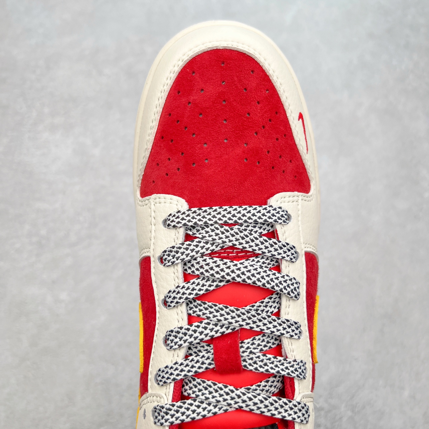 图片[4]-NK Dunk Low 定制配色 SJ2258-016 大厂出品 极力推荐 原装头层材料 独家版型蒸餾加工帶來的是更好的视觉和脚感体验大厂纯原品质出货 清洁度 电绣工艺 皮料切割干净无任何毛边 细节完美 实拍调校N版已经零色差零失真 百分百还原实物色彩所见即所得 不存在货不对板色差等低级问题 选购参考实物拍摄 不混卖不参货 只用心做好货严格选品 承诺混一赔十 尺码：36 36.5 37.5 38 38.5 39 40 40.5 41 42 42.5 43 44 44.5 45-选品中心