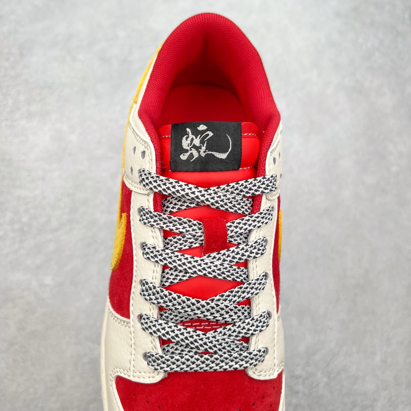 图片[5]-NK Dunk Low 定制配色 SJ2258-016 大厂出品 极力推荐 原装头层材料 独家版型蒸餾加工帶來的是更好的视觉和脚感体验大厂纯原品质出货 清洁度 电绣工艺 皮料切割干净无任何毛边 细节完美 实拍调校N版已经零色差零失真 百分百还原实物色彩所见即所得 不存在货不对板色差等低级问题 选购参考实物拍摄 不混卖不参货 只用心做好货严格选品 承诺混一赔十 尺码：36 36.5 37.5 38 38.5 39 40 40.5 41 42 42.5 43 44 44.5 45-选品中心