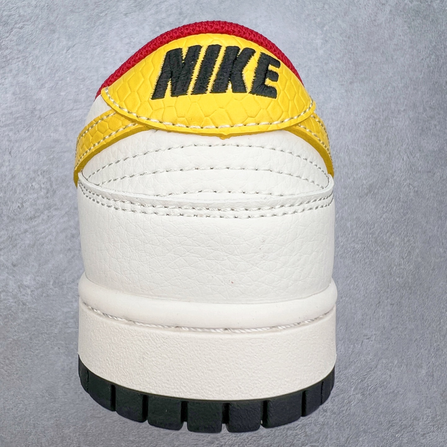 图片[8]-NK Dunk Low 定制配色 SJ2258-016 大厂出品 极力推荐 原装头层材料 独家版型蒸餾加工帶來的是更好的视觉和脚感体验大厂纯原品质出货 清洁度 电绣工艺 皮料切割干净无任何毛边 细节完美 实拍调校N版已经零色差零失真 百分百还原实物色彩所见即所得 不存在货不对板色差等低级问题 选购参考实物拍摄 不混卖不参货 只用心做好货严格选品 承诺混一赔十 尺码：36 36.5 37.5 38 38.5 39 40 40.5 41 42 42.5 43 44 44.5 45-选品中心