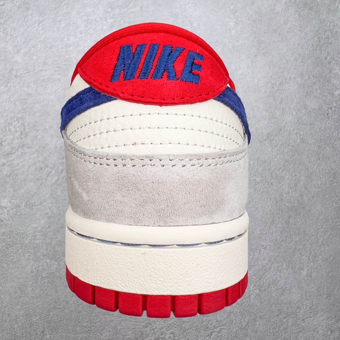 图片[8]-NK Dunk Low 定制配色 CF3688-033 大厂出品 极力推荐 原装头层材料 独家版型蒸餾加工帶來的是更好的视觉和脚感体验大厂纯原品质出货 清洁度 电绣工艺 皮料切割干净无任何毛边 细节完美 实拍调校N版已经零色差零失真 百分百还原实物色彩所见即所得 不存在货不对板色差等低级问题 选购参考实物拍摄 不混卖不参货 只用心做好货严格选品 承诺混一赔十 尺码：36 36.5 37.5 38 38.5 39 40 40.5 41 42 42.5 43 44 44.5 45-选品中心