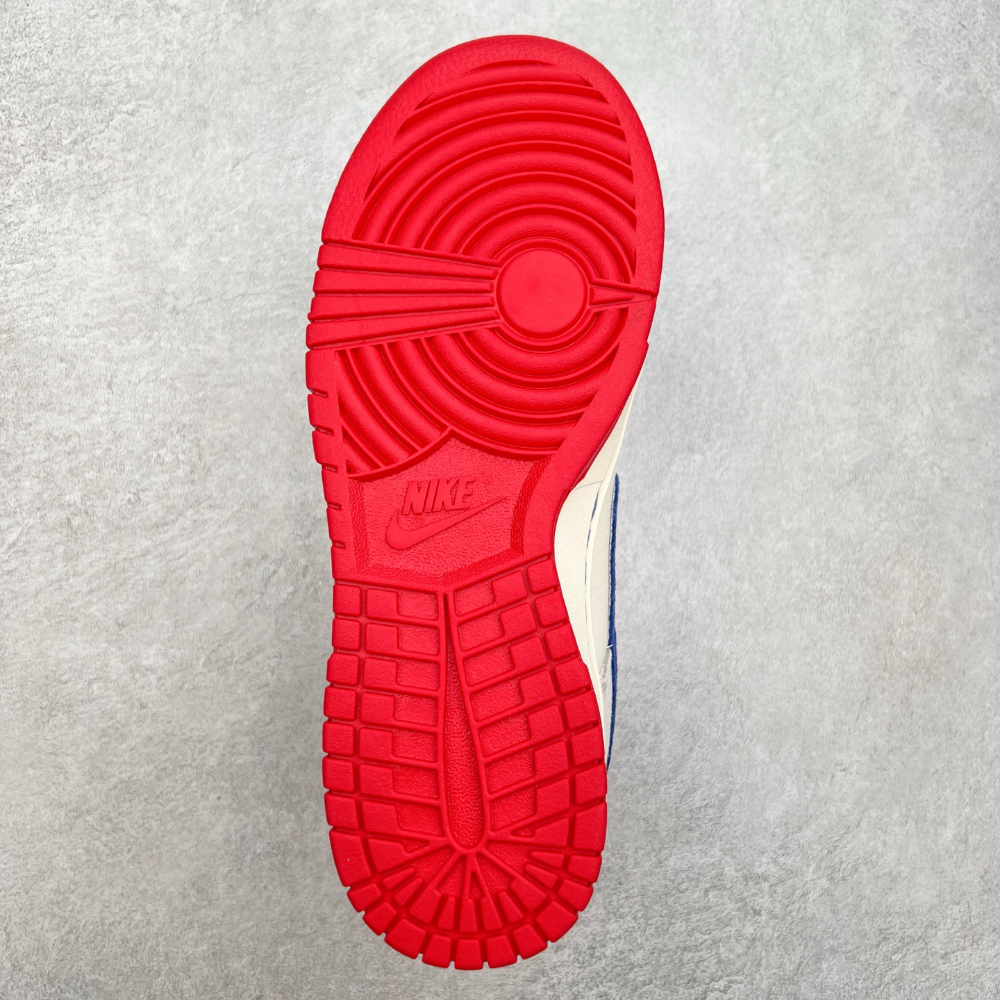 图片[9]-NK Dunk Low 定制配色 CF3688-033 大厂出品 极力推荐 原装头层材料 独家版型蒸餾加工帶來的是更好的视觉和脚感体验大厂纯原品质出货 清洁度 电绣工艺 皮料切割干净无任何毛边 细节完美 实拍调校N版已经零色差零失真 百分百还原实物色彩所见即所得 不存在货不对板色差等低级问题 选购参考实物拍摄 不混卖不参货 只用心做好货严格选品 承诺混一赔十 尺码：36 36.5 37.5 38 38.5 39 40 40.5 41 42 42.5 43 44 44.5 45-选品中心