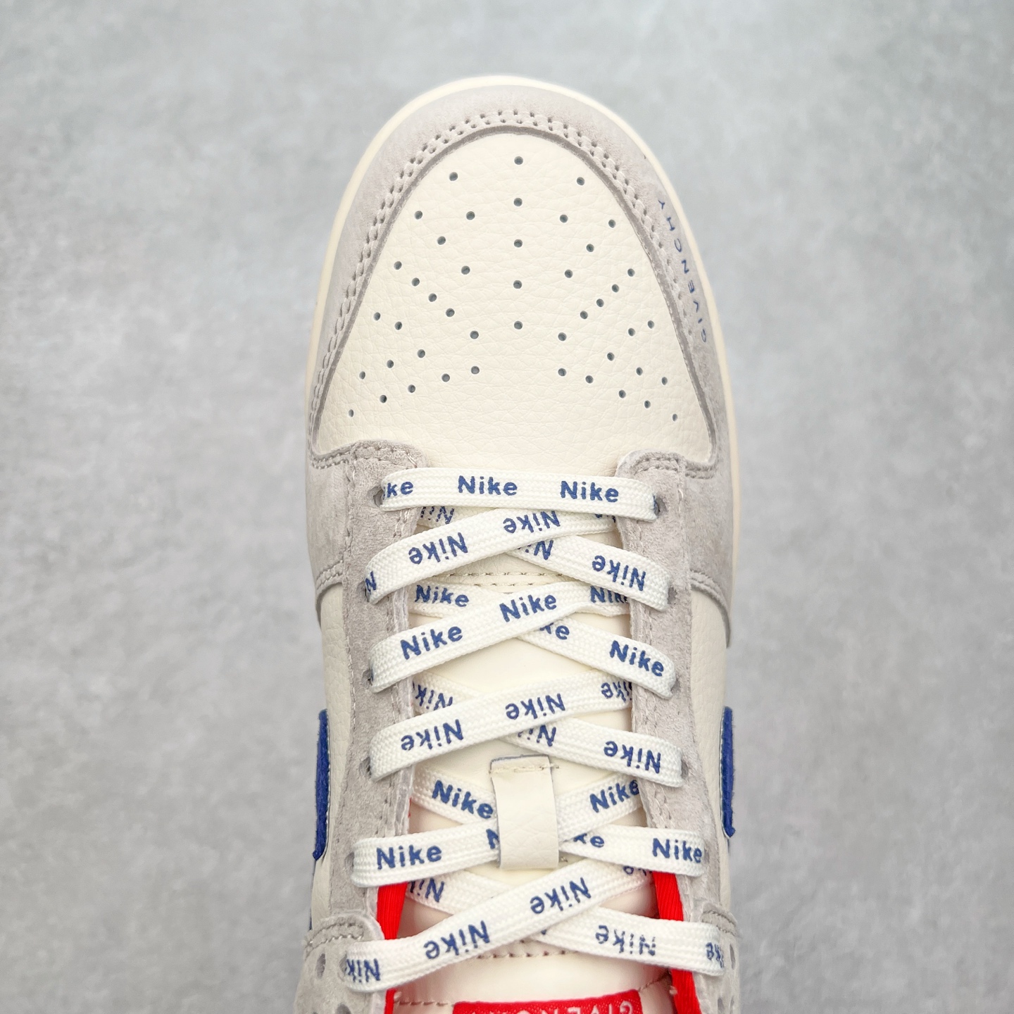 图片[4]-NK Dunk Low 定制配色 CF3688-033 大厂出品 极力推荐 原装头层材料 独家版型蒸餾加工帶來的是更好的视觉和脚感体验大厂纯原品质出货 清洁度 电绣工艺 皮料切割干净无任何毛边 细节完美 实拍调校N版已经零色差零失真 百分百还原实物色彩所见即所得 不存在货不对板色差等低级问题 选购参考实物拍摄 不混卖不参货 只用心做好货严格选品 承诺混一赔十 尺码：36 36.5 37.5 38 38.5 39 40 40.5 41 42 42.5 43 44 44.5 45-选品中心