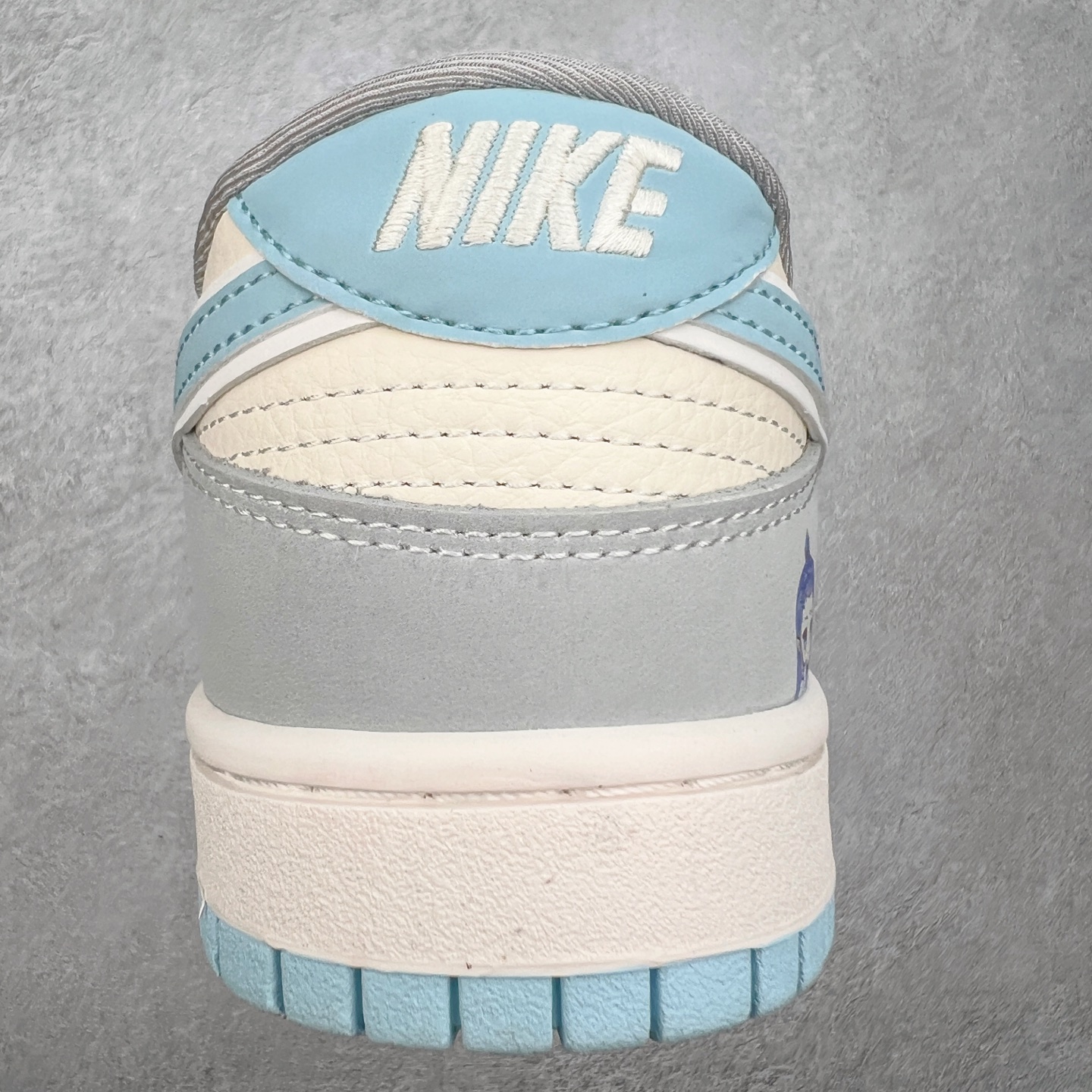 图片[8]-NK Dunk Low 定制配色 LW1818-114 大厂出品 极力推荐 原装头层材料 独家版型蒸餾加工帶來的是更好的视觉和脚感体验大厂纯原品质出货 清洁度 电绣工艺 皮料切割干净无任何毛边 细节完美 实拍调校N版已经零色差零失真 百分百还原实物色彩所见即所得 不存在货不对板色差等低级问题 选购参考实物拍摄 不混卖不参货 只用心做好货严格选品 承诺混一赔十 尺码：36 36.5 37.5 38 38.5 39 40 40.5 41 42 42.5 43 44 44.5 45-选品中心