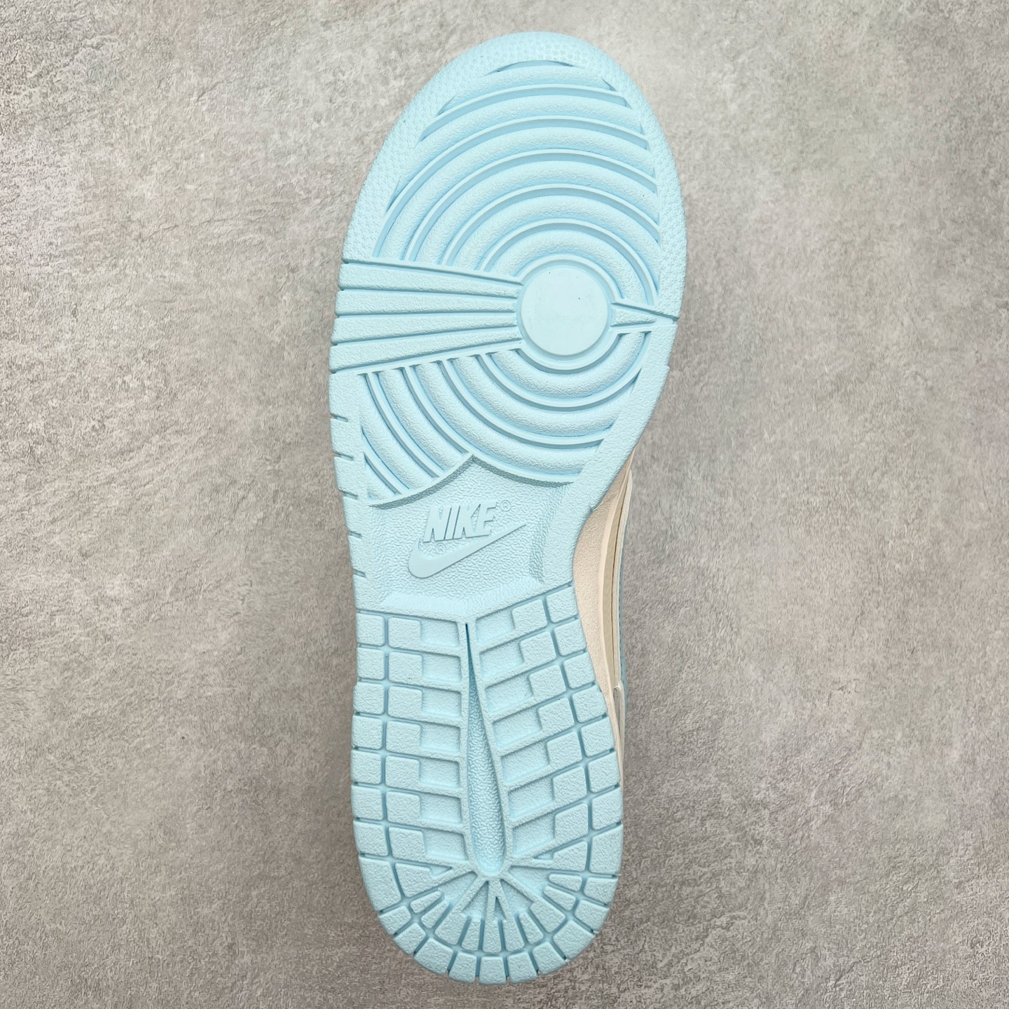 图片[9]-NK Dunk Low 定制配色 LW1818-114 大厂出品 极力推荐 原装头层材料 独家版型蒸餾加工帶來的是更好的视觉和脚感体验大厂纯原品质出货 清洁度 电绣工艺 皮料切割干净无任何毛边 细节完美 实拍调校N版已经零色差零失真 百分百还原实物色彩所见即所得 不存在货不对板色差等低级问题 选购参考实物拍摄 不混卖不参货 只用心做好货严格选品 承诺混一赔十 尺码：36 36.5 37.5 38 38.5 39 40 40.5 41 42 42.5 43 44 44.5 45-选品中心