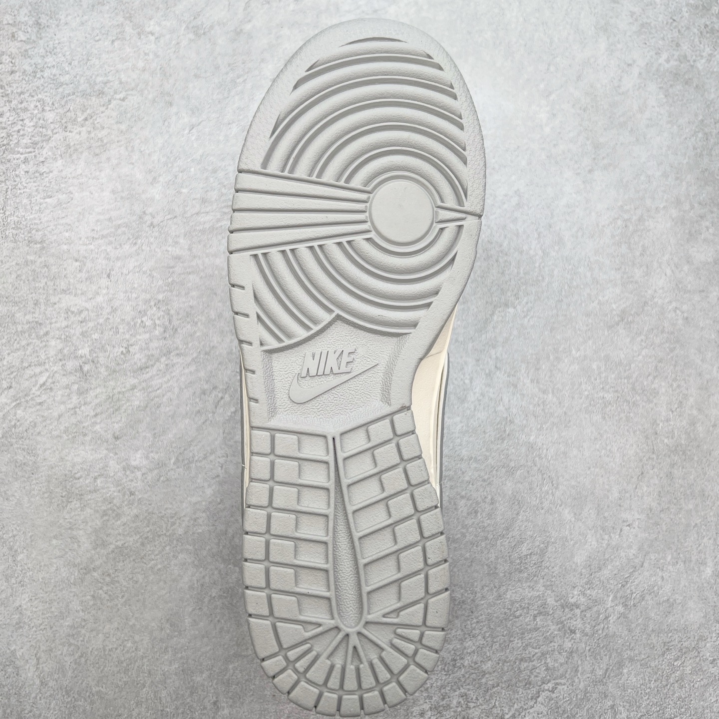 图片[9]-NK Dunk Low 定制配色 XS6188-508 大厂出品 极力推荐 原装头层材料 独家版型蒸餾加工帶來的是更好的视觉和脚感体验大厂纯原品质出货 清洁度 电绣工艺 皮料切割干净无任何毛边 细节完美 实拍调校N版已经零色差零失真 百分百还原实物色彩所见即所得 不存在货不对板色差等低级问题 选购参考实物拍摄 不混卖不参货 只用心做好货严格选品 承诺混一赔十 尺码：36 36.5 37.5 38 38.5 39 40 40.5 41 42 42.5 43 44 44.5 45-选品中心