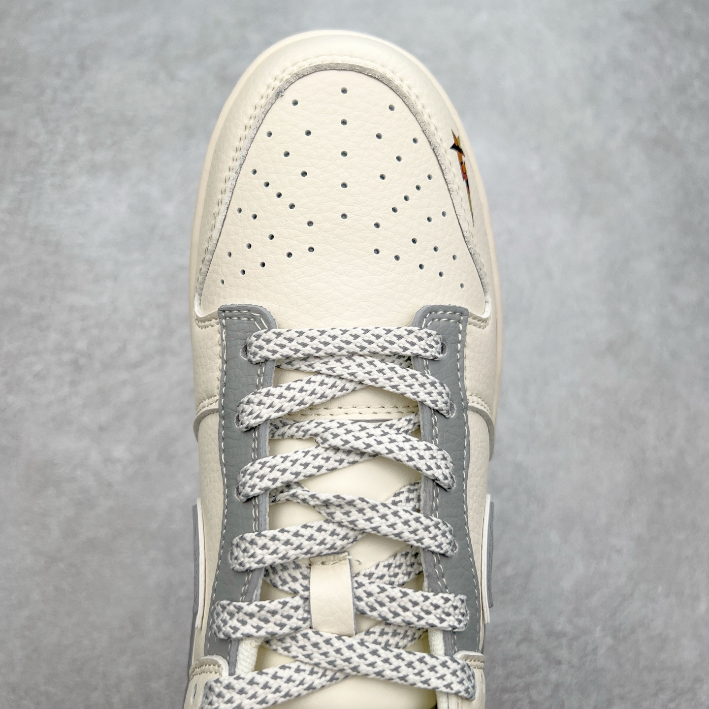 图片[4]-NK Dunk Low 定制配色 XS6188-508 大厂出品 极力推荐 原装头层材料 独家版型蒸餾加工帶來的是更好的视觉和脚感体验大厂纯原品质出货 清洁度 电绣工艺 皮料切割干净无任何毛边 细节完美 实拍调校N版已经零色差零失真 百分百还原实物色彩所见即所得 不存在货不对板色差等低级问题 选购参考实物拍摄 不混卖不参货 只用心做好货严格选品 承诺混一赔十 尺码：36 36.5 37.5 38 38.5 39 40 40.5 41 42 42.5 43 44 44.5 45-选品中心