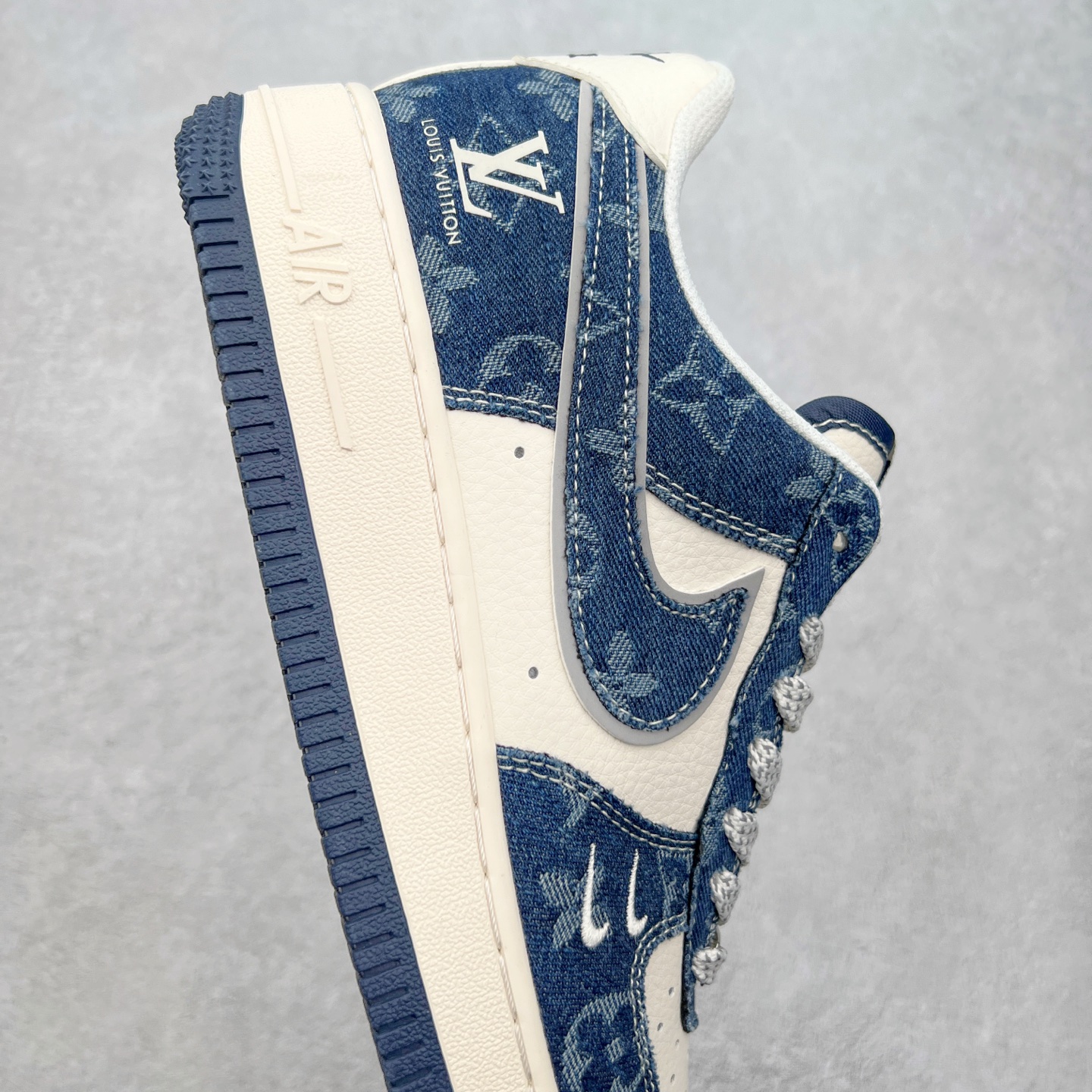 图片[6]-NK Air Force 1´07 Low 空军一号低帮百搭休闲运动板鞋 SJ2088-003 柔软、弹性十足的缓震性能和出色的中底设计 横跨复古与现代的外型结合 造就出风靡全球 三十多年的Force 1 直到今天还深受青睐 实拍调校N版已经零色差零失真 百分百还原实物色彩所见即所得 不存在货不对板色差等低级问题 选购参考实物拍摄 不混卖不参货 只用心做好货严格选品 承诺混一赔十 尺码：36 36.5 37.5 38 38.5 39 40 40.5 41 42 42.5 43 44 44.5 45-选品中心