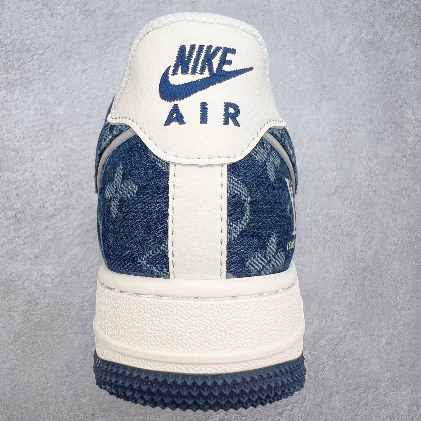 图片[8]-NK Air Force 1´07 Low 空军一号低帮百搭休闲运动板鞋 SJ2088-003 柔软、弹性十足的缓震性能和出色的中底设计 横跨复古与现代的外型结合 造就出风靡全球 三十多年的Force 1 直到今天还深受青睐 实拍调校N版已经零色差零失真 百分百还原实物色彩所见即所得 不存在货不对板色差等低级问题 选购参考实物拍摄 不混卖不参货 只用心做好货严格选品 承诺混一赔十 尺码：36 36.5 37.5 38 38.5 39 40 40.5 41 42 42.5 43 44 44.5 45-选品中心