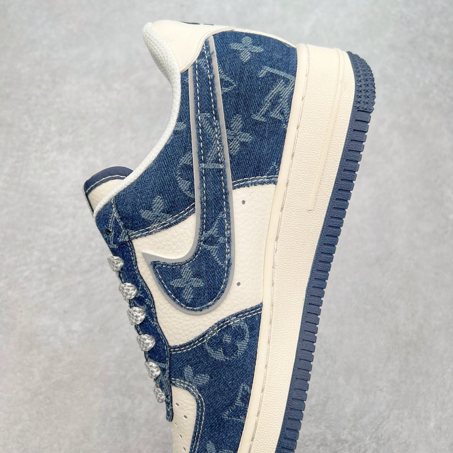 图片[7]-NK Air Force 1´07 Low 空军一号低帮百搭休闲运动板鞋 SJ2088-003 柔软、弹性十足的缓震性能和出色的中底设计 横跨复古与现代的外型结合 造就出风靡全球 三十多年的Force 1 直到今天还深受青睐 实拍调校N版已经零色差零失真 百分百还原实物色彩所见即所得 不存在货不对板色差等低级问题 选购参考实物拍摄 不混卖不参货 只用心做好货严格选品 承诺混一赔十 尺码：36 36.5 37.5 38 38.5 39 40 40.5 41 42 42.5 43 44 44.5 45-选品中心