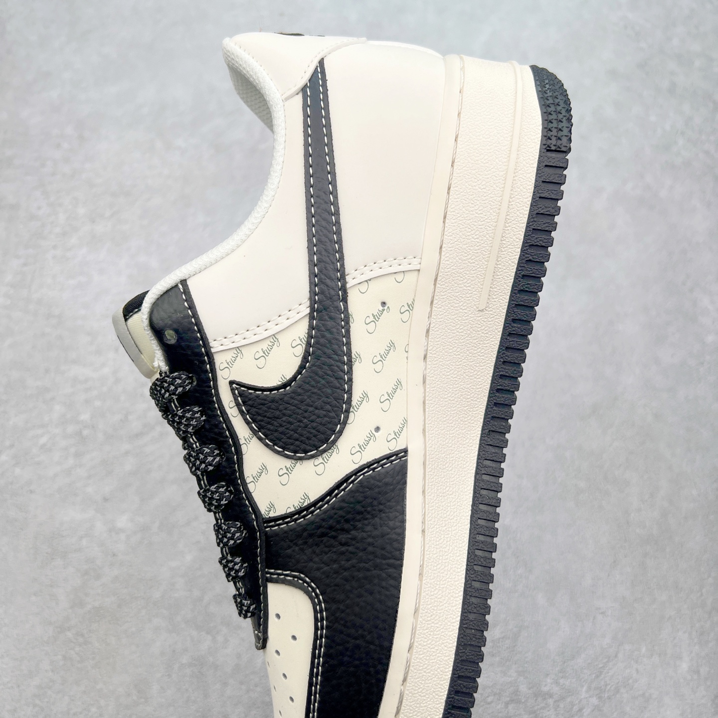 图片[7]-NK Air Force 1´07 Low 空军一号低帮百搭休闲运动板鞋 HH7518-045 柔软、弹性十足的缓震性能和出色的中底设计 横跨复古与现代的外型结合 造就出风靡全球 三十多年的Force 1 直到今天还深受青睐 实拍调校N版已经零色差零失真 百分百还原实物色彩所见即所得 不存在货不对板色差等低级问题 选购参考实物拍摄 不混卖不参货 只用心做好货严格选品 承诺混一赔十 尺码：36 36.5 37.5 38 38.5 39 40 40.5 41 42 42.5 43 44 44.5 45-选品中心