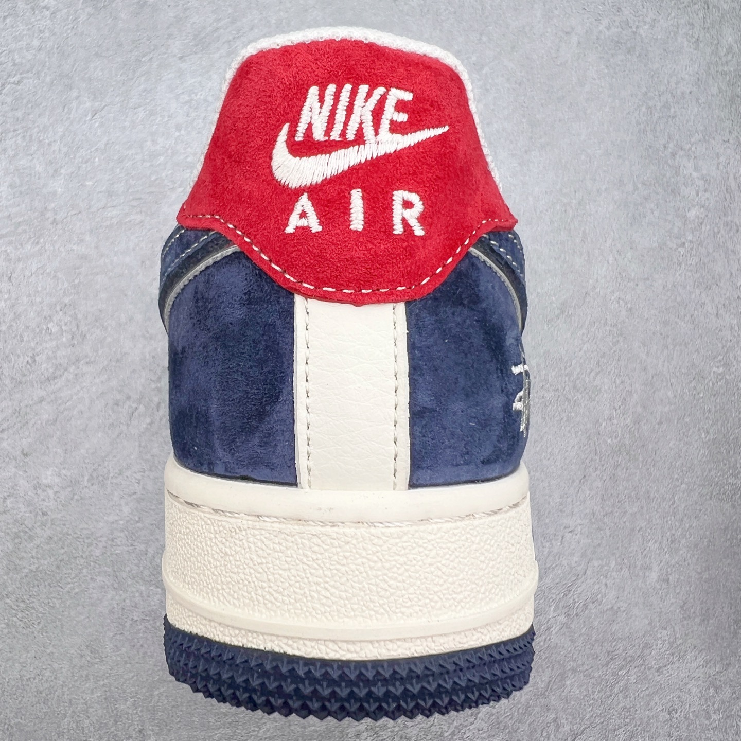 图片[8]-NK Air Force 1´07 Low 空军一号低帮百搭休闲运动板鞋 XZ6188-350 柔软、弹性十足的缓震性能和出色的中底设计 横跨复古与现代的外型结合 造就出风靡全球 三十多年的Force 1 直到今天还深受青睐 实拍调校N版已经零色差零失真 百分百还原实物色彩所见即所得 不存在货不对板色差等低级问题 选购参考实物拍摄 不混卖不参货 只用心做好货严格选品 承诺混一赔十 尺码：36 36.5 37.5 38 38.5 39 40 40.5 41 42 42.5 43 44 44.5 45-选品中心