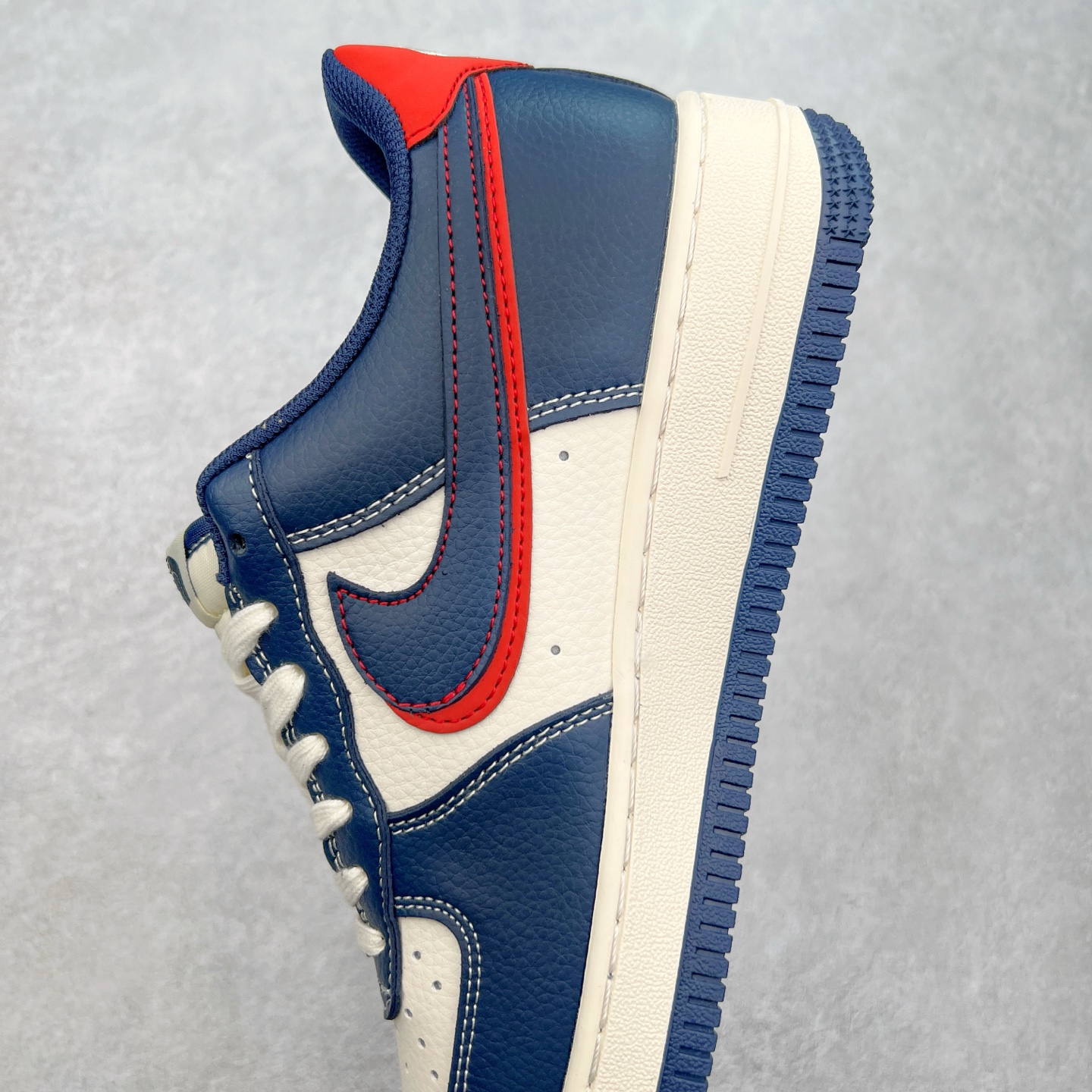 图片[7]-NK Air Force 1´07 Low 空军一号低帮百搭休闲运动板鞋 XS1958-521 柔软、弹性十足的缓震性能和出色的中底设计 横跨复古与现代的外型结合 造就出风靡全球 三十多年的Force 1 直到今天还深受青睐 实拍调校N版已经零色差零失真 百分百还原实物色彩所见即所得 不存在货不对板色差等低级问题 选购参考实物拍摄 不混卖不参货 只用心做好货严格选品 承诺混一赔十 尺码：36 36.5 37.5 38 38.5 39 40 40.5 41 42 42.5 43 44 44.5 45-选品中心