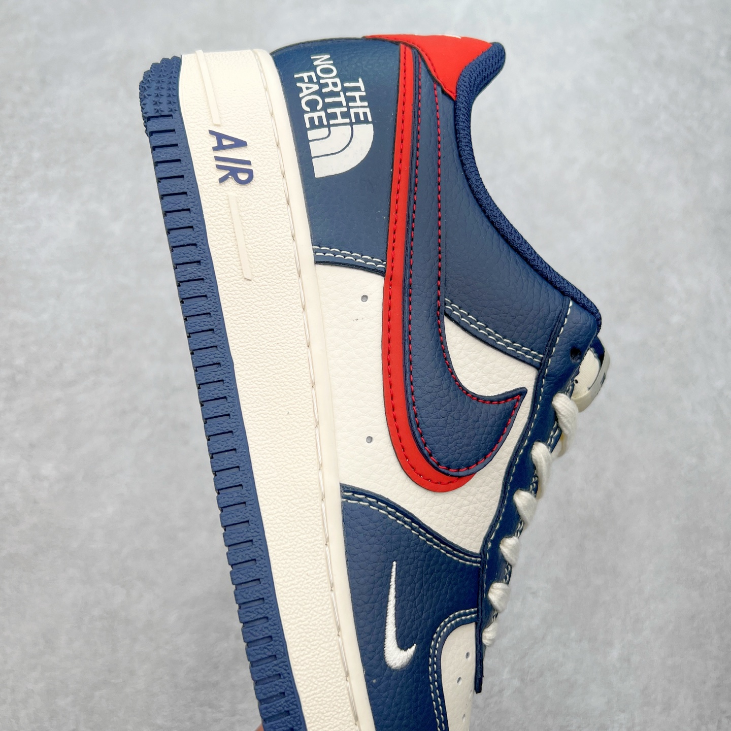 图片[6]-NK Air Force 1´07 Low 空军一号低帮百搭休闲运动板鞋 XS1958-521 柔软、弹性十足的缓震性能和出色的中底设计 横跨复古与现代的外型结合 造就出风靡全球 三十多年的Force 1 直到今天还深受青睐 实拍调校N版已经零色差零失真 百分百还原实物色彩所见即所得 不存在货不对板色差等低级问题 选购参考实物拍摄 不混卖不参货 只用心做好货严格选品 承诺混一赔十 尺码：36 36.5 37.5 38 38.5 39 40 40.5 41 42 42.5 43 44 44.5 45-选品中心