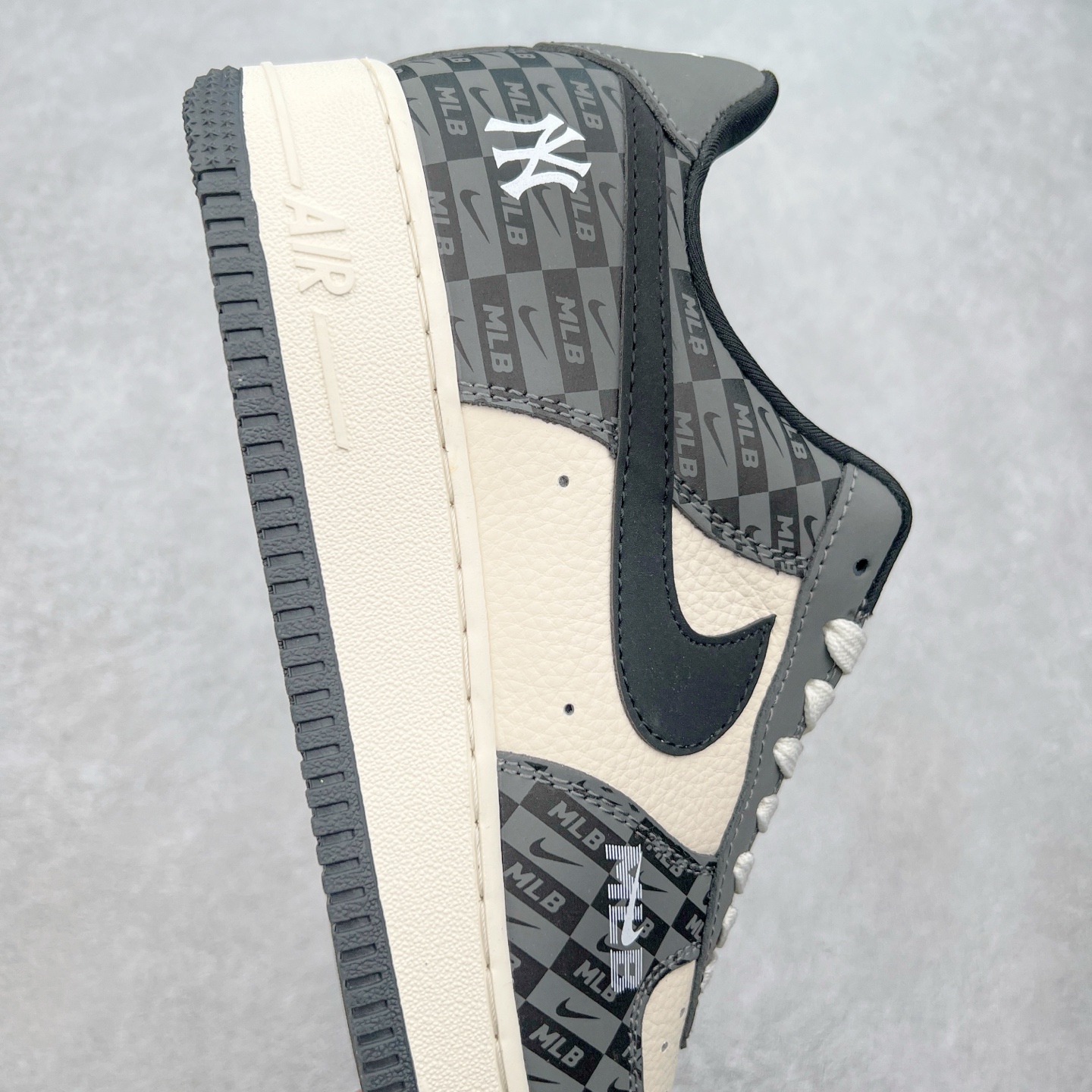 图片[6]-NK Air Force 1´07 Low 空军一号低帮百搭休闲运动板鞋 DF0188-038 柔软、弹性十足的缓震性能和出色的中底设计 横跨复古与现代的外型结合 造就出风靡全球 三十多年的Force 1 直到今天还深受青睐 实拍调校N版已经零色差零失真 百分百还原实物色彩所见即所得 不存在货不对板色差等低级问题 选购参考实物拍摄 不混卖不参货 只用心做好货严格选品 承诺混一赔十 尺码：36 36.5 37.5 38 38.5 39 40 40.5 41 42 42.5 43 44 44.5 45-选品中心