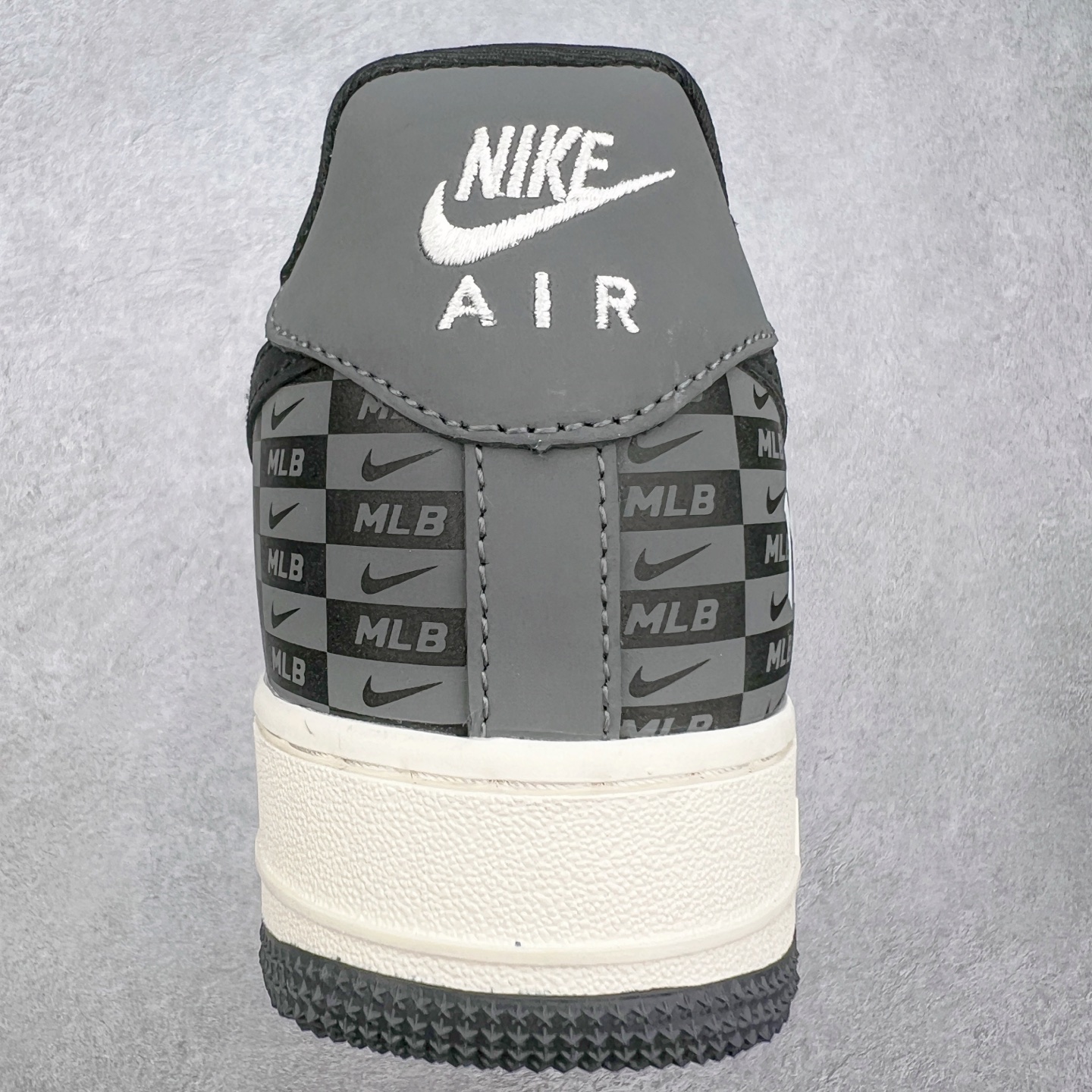 图片[8]-NK Air Force 1´07 Low 空军一号低帮百搭休闲运动板鞋 DF0188-038 柔软、弹性十足的缓震性能和出色的中底设计 横跨复古与现代的外型结合 造就出风靡全球 三十多年的Force 1 直到今天还深受青睐 实拍调校N版已经零色差零失真 百分百还原实物色彩所见即所得 不存在货不对板色差等低级问题 选购参考实物拍摄 不混卖不参货 只用心做好货严格选品 承诺混一赔十 尺码：36 36.5 37.5 38 38.5 39 40 40.5 41 42 42.5 43 44 44.5 45-选品中心