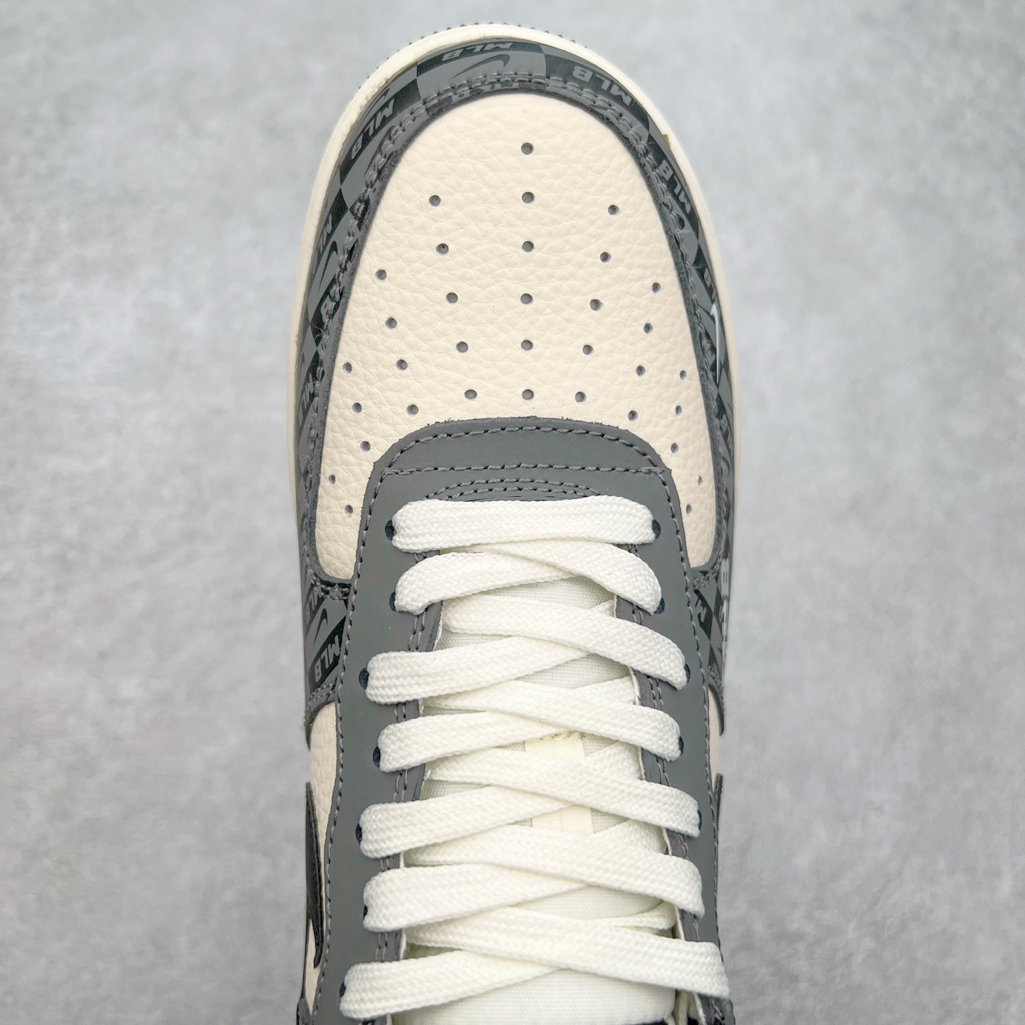 图片[4]-NK Air Force 1´07 Low 空军一号低帮百搭休闲运动板鞋 DF0188-038 柔软、弹性十足的缓震性能和出色的中底设计 横跨复古与现代的外型结合 造就出风靡全球 三十多年的Force 1 直到今天还深受青睐 实拍调校N版已经零色差零失真 百分百还原实物色彩所见即所得 不存在货不对板色差等低级问题 选购参考实物拍摄 不混卖不参货 只用心做好货严格选品 承诺混一赔十 尺码：36 36.5 37.5 38 38.5 39 40 40.5 41 42 42.5 43 44 44.5 45-选品中心