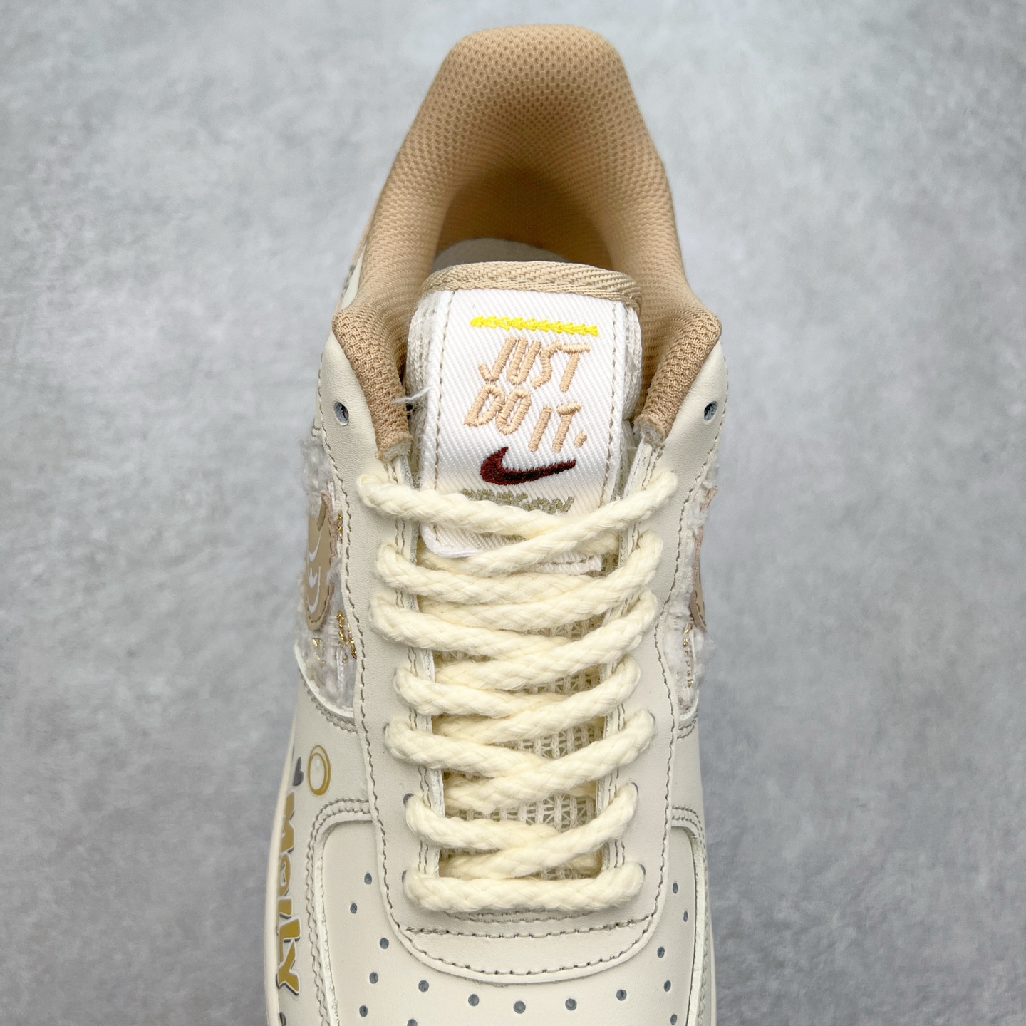 图片[5]-NK Air Force 1´07 Low 空军一号低帮百搭休闲运动板鞋 FJ7740-210 柔软、弹性十足的缓震性能和出色的中底设计 横跨复古与现代的外型结合 造就出风靡全球 三十多年的Force 1 直到今天还深受青睐 实拍调校N版已经零色差零失真 百分百还原实物色彩所见即所得 不存在货不对板色差等低级问题 选购参考实物拍摄 不混卖不参货 只用心做好货严格选品 承诺混一赔十 尺码：36 36.5 37.5 38 38.5 39 40 40.5 41 42 42.5 43 44 44.5 45-选品中心