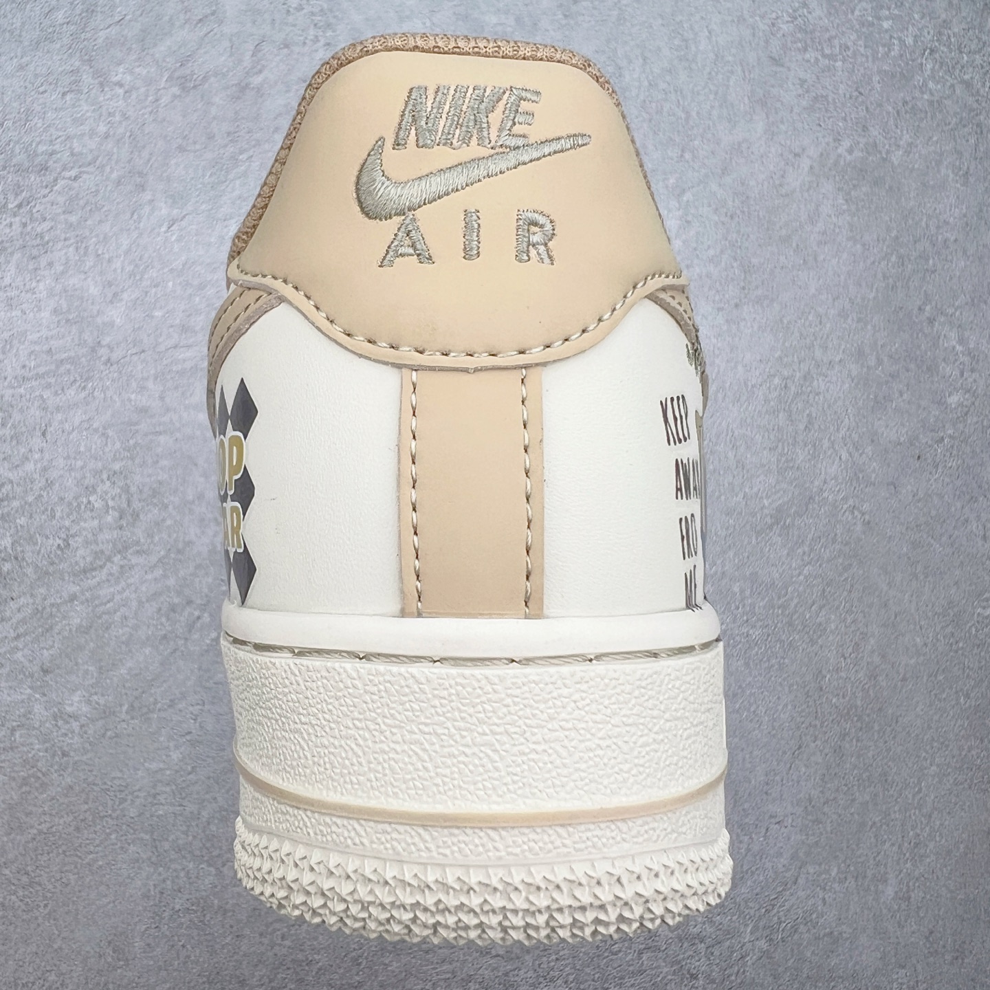 图片[8]-NK Air Force 1´07 Low 空军一号低帮百搭休闲运动板鞋 FJ7740-210 柔软、弹性十足的缓震性能和出色的中底设计 横跨复古与现代的外型结合 造就出风靡全球 三十多年的Force 1 直到今天还深受青睐 实拍调校N版已经零色差零失真 百分百还原实物色彩所见即所得 不存在货不对板色差等低级问题 选购参考实物拍摄 不混卖不参货 只用心做好货严格选品 承诺混一赔十 尺码：36 36.5 37.5 38 38.5 39 40 40.5 41 42 42.5 43 44 44.5 45-选品中心