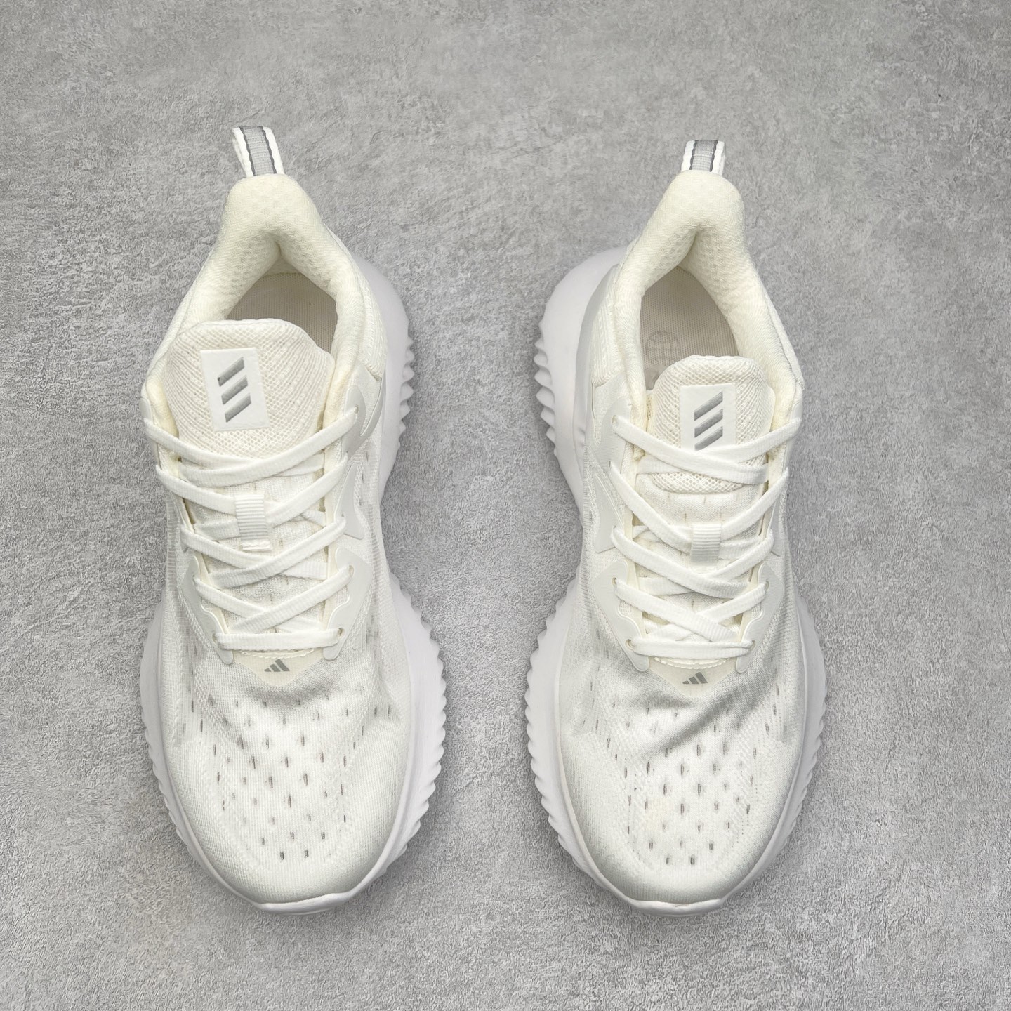 图片[2]-AD AlphaBounce HPC AMS 3M反光 阿尔法三代Bouncetm中底与Forged Mesh 热融合多层绒布的结合 外加马牌大底 原盒市售最高版本 附带官方防水袋 尺码：36 36.5 37.5 38 38.5 39 40 40.5 41 42 42.5 43 44 45-选品中心