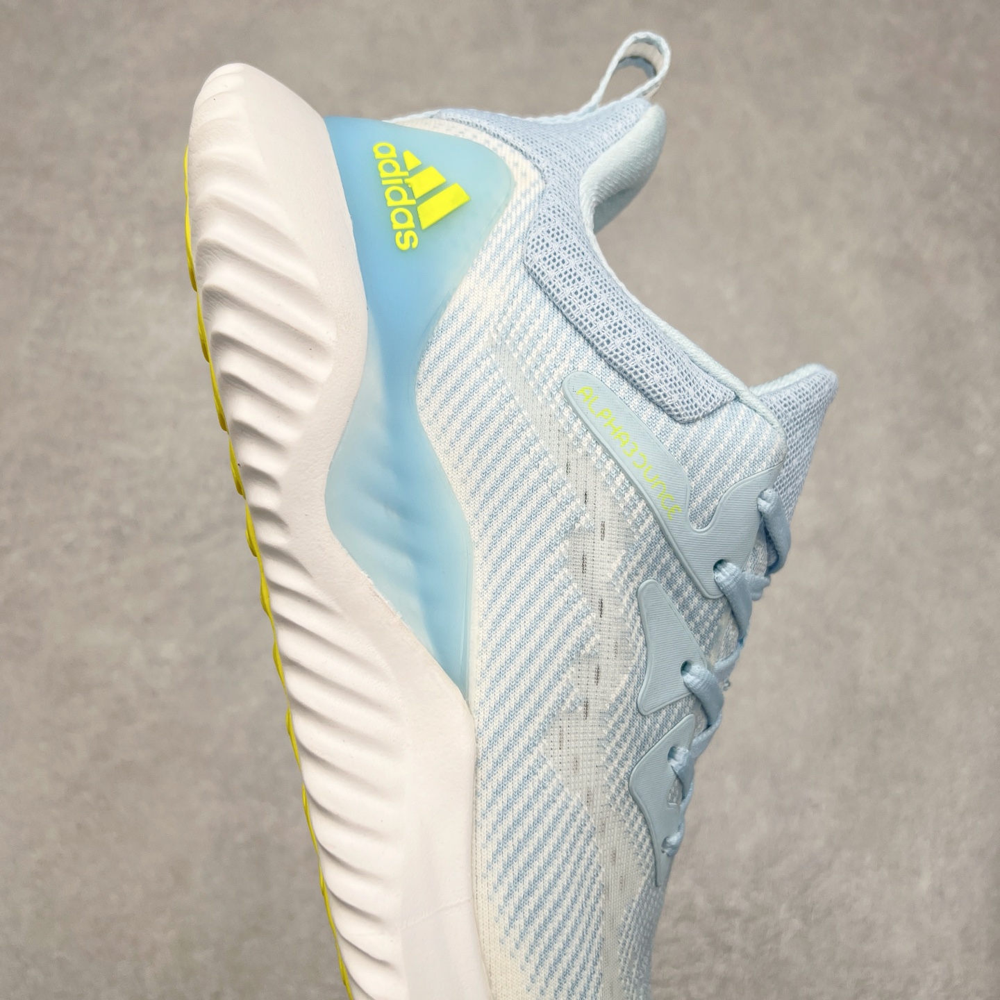 图片[6]-AD AlphaBounce HPC AMS 3M反光 阿尔法三代Bouncetm中底与Forged Mesh 热融合多层绒布的结合 外加马牌大底 原盒市售最高版本 附带官方防水袋 尺码：36 36.5 37.5 38 38.5 39 40 40.5 41 42 42.5 43 44 45-选品中心