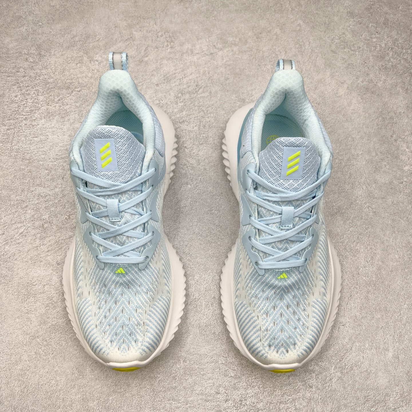 图片[2]-AD AlphaBounce HPC AMS 3M反光 阿尔法三代Bouncetm中底与Forged Mesh 热融合多层绒布的结合 外加马牌大底 原盒市售最高版本 附带官方防水袋 尺码：36 36.5 37.5 38 38.5 39 40 40.5 41 42 42.5 43 44 45-选品中心