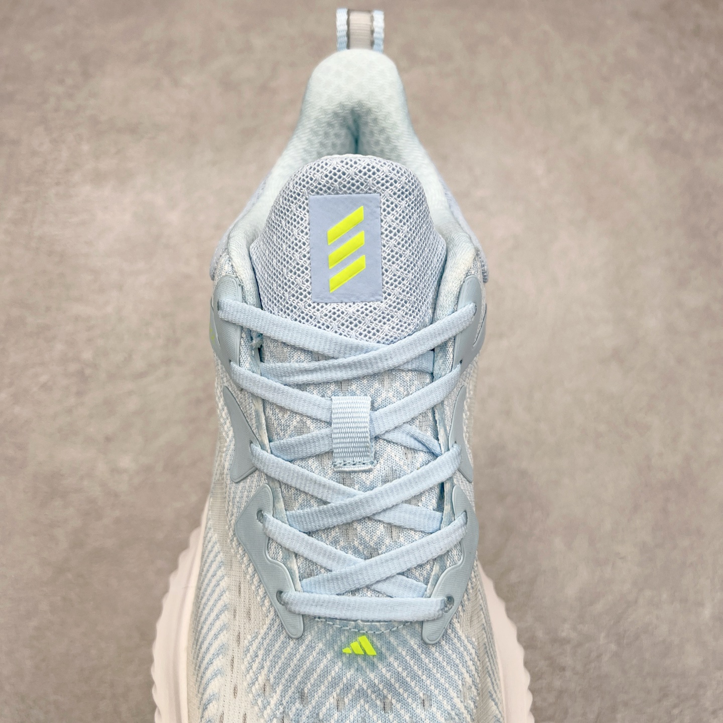 图片[5]-AD AlphaBounce HPC AMS 3M反光 阿尔法三代Bouncetm中底与Forged Mesh 热融合多层绒布的结合 外加马牌大底 原盒市售最高版本 附带官方防水袋 尺码：36 36.5 37.5 38 38.5 39 40 40.5 41 42 42.5 43 44 45-选品中心