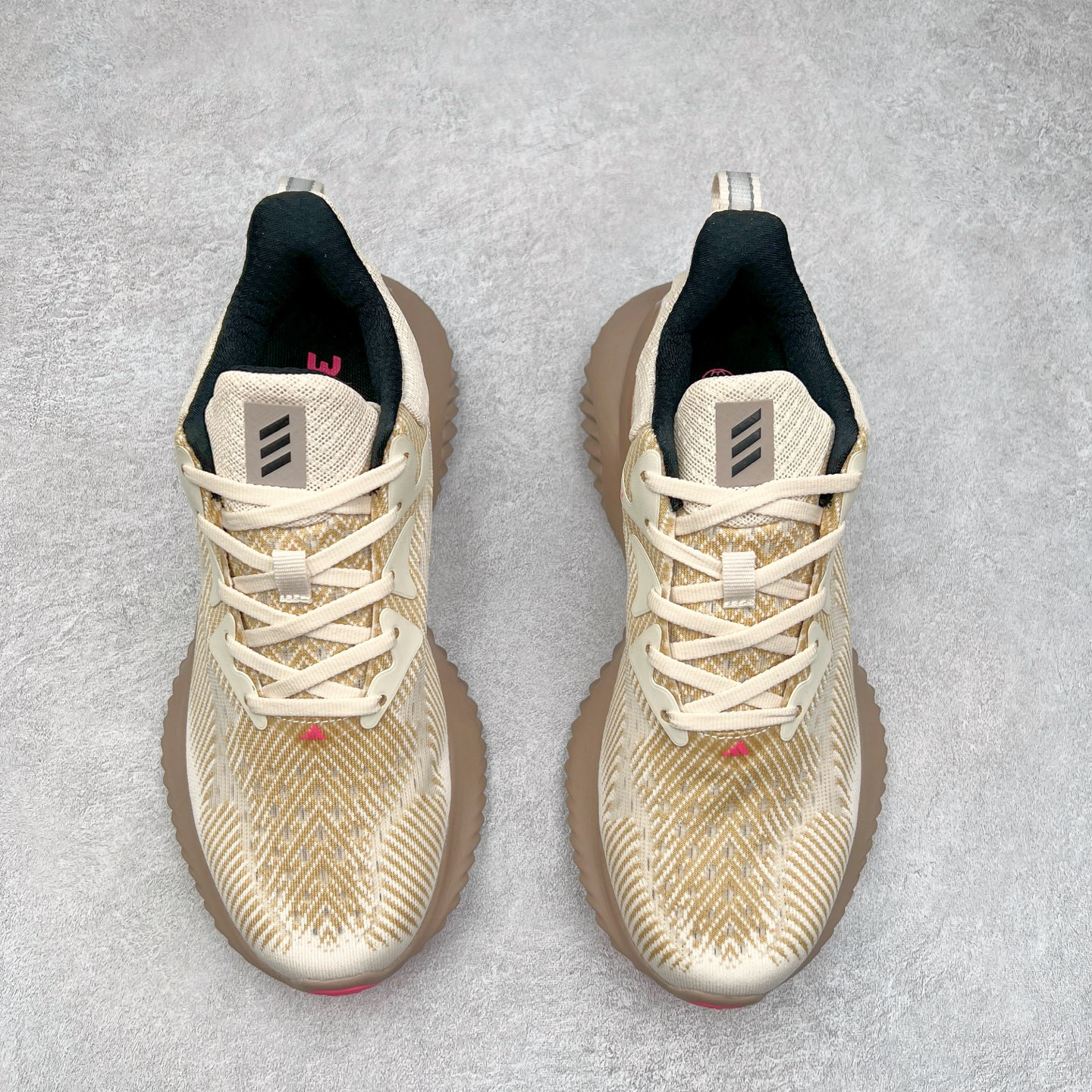 图片[2]-AD AlphaBounce HPC AMS 3M反光 阿尔法三代Bouncetm中底与Forged Mesh 热融合多层绒布的结合 外加马牌大底 原盒市售最高版本 附带官方防水袋 尺码：36 36.5 37.5 38 38.5 39 40 40.5 41 42 42.5 43 44 45-选品中心