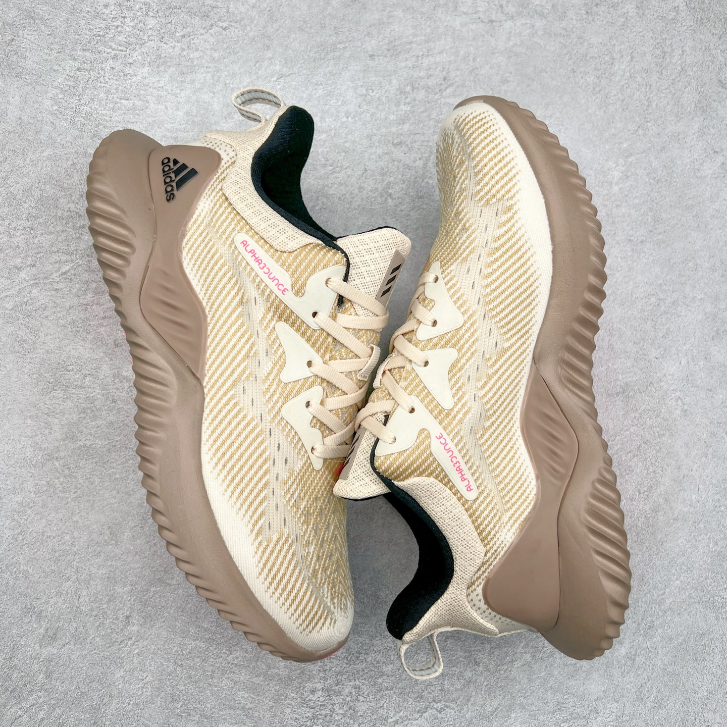 图片[3]-AD AlphaBounce HPC AMS 3M反光 阿尔法三代Bouncetm中底与Forged Mesh 热融合多层绒布的结合 外加马牌大底 原盒市售最高版本 附带官方防水袋 尺码：36 36.5 37.5 38 38.5 39 40 40.5 41 42 42.5 43 44 45-选品中心