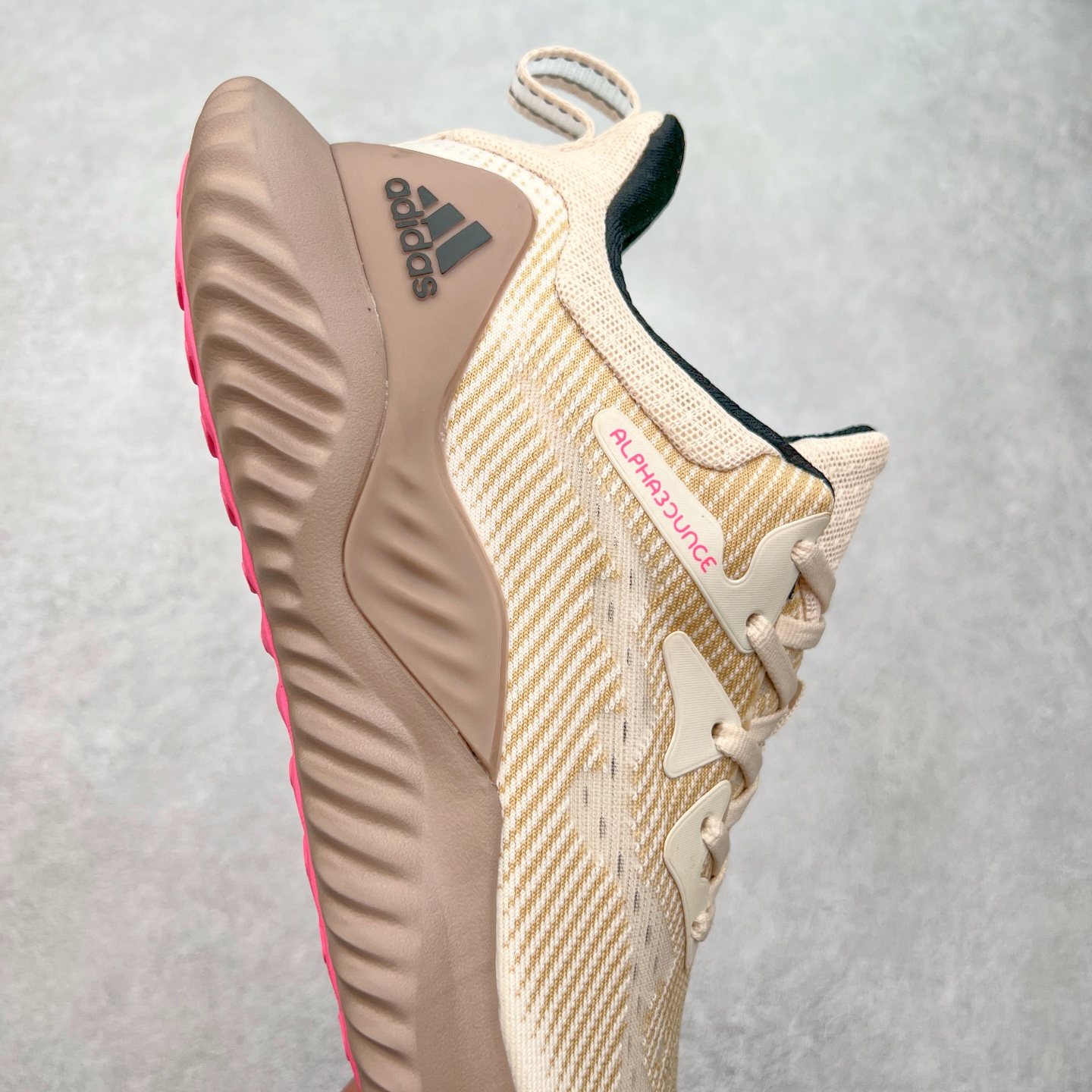 图片[6]-AD AlphaBounce HPC AMS 3M反光 阿尔法三代Bouncetm中底与Forged Mesh 热融合多层绒布的结合 外加马牌大底 原盒市售最高版本 附带官方防水袋 尺码：36 36.5 37.5 38 38.5 39 40 40.5 41 42 42.5 43 44 45-选品中心