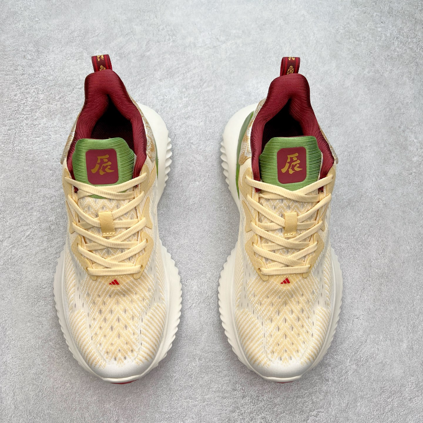 图片[2]-AD AlphaBounce HPC AMS 3M反光 阿尔法三代Bouncetm中底与Forged Mesh 热融合多层绒布的结合 外加马牌大底 原盒市售最高版本 附带官方防水袋 尺码：36 36.5 37.5 38 38.5 39 40 40.5 41 42 42.5 43 44 45-选品中心