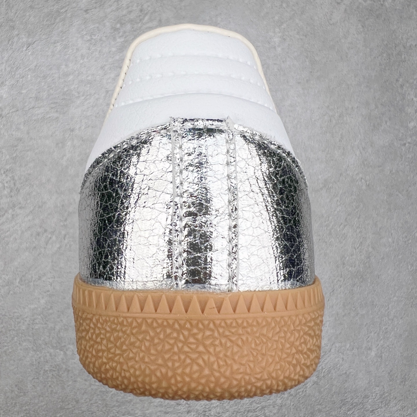 图片[8]-AD Original Samba OG 复古经典轻便板鞋 JR0035 这款桑巴鞋展示了高质量的工艺 带有装饰的超锁缝制和无缝的手感 柔软、柔软的皮革造型和标志性的3条纹完成了精致的外观 正规合身鞋带 鞋面上有绒面鞋垫 橡胶鞋底 享受正畸套筒软感 自50年代首次亮相以来就一直在赢得粉丝的青睐 尺码：36 36.5 37.5 38 38.5 39 40 40.5 41 42 42.5 43 44 44.5 45-选品中心