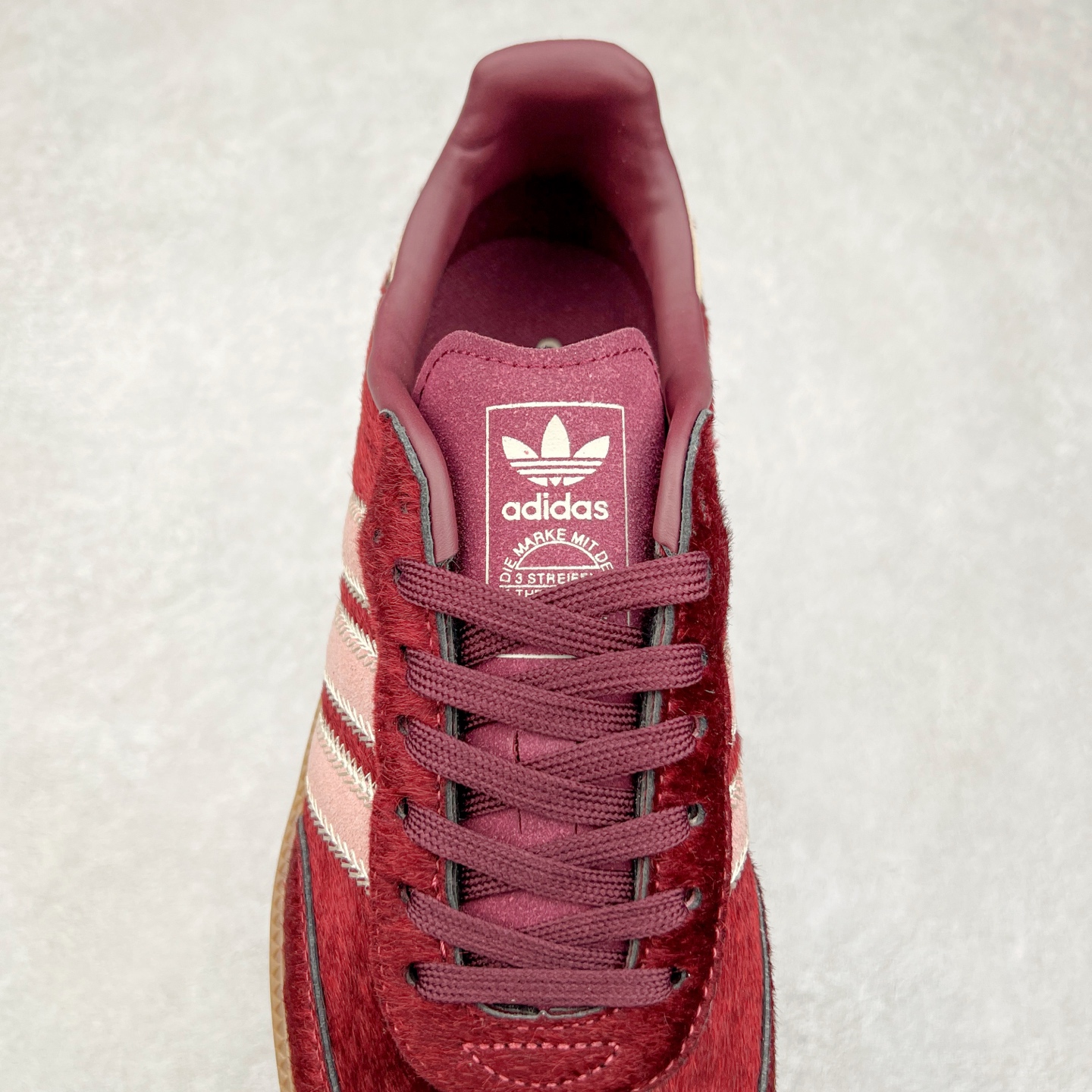 图片[5]-AD Original Samba OG 复古经典轻便板鞋 JP5330 这款桑巴鞋展示了高质量的工艺 带有装饰的超锁缝制和无缝的手感 柔软、柔软的皮革造型和标志性的3条纹完成了精致的外观 正规合身鞋带 鞋面上有绒面鞋垫 橡胶鞋底 享受正畸套筒软感 自50年代首次亮相以来就一直在赢得粉丝的青睐 尺码：36 36.5 37.5 38 38.5 39 40 40.5 41 42 42.5 43 44 44.5 45-选品中心