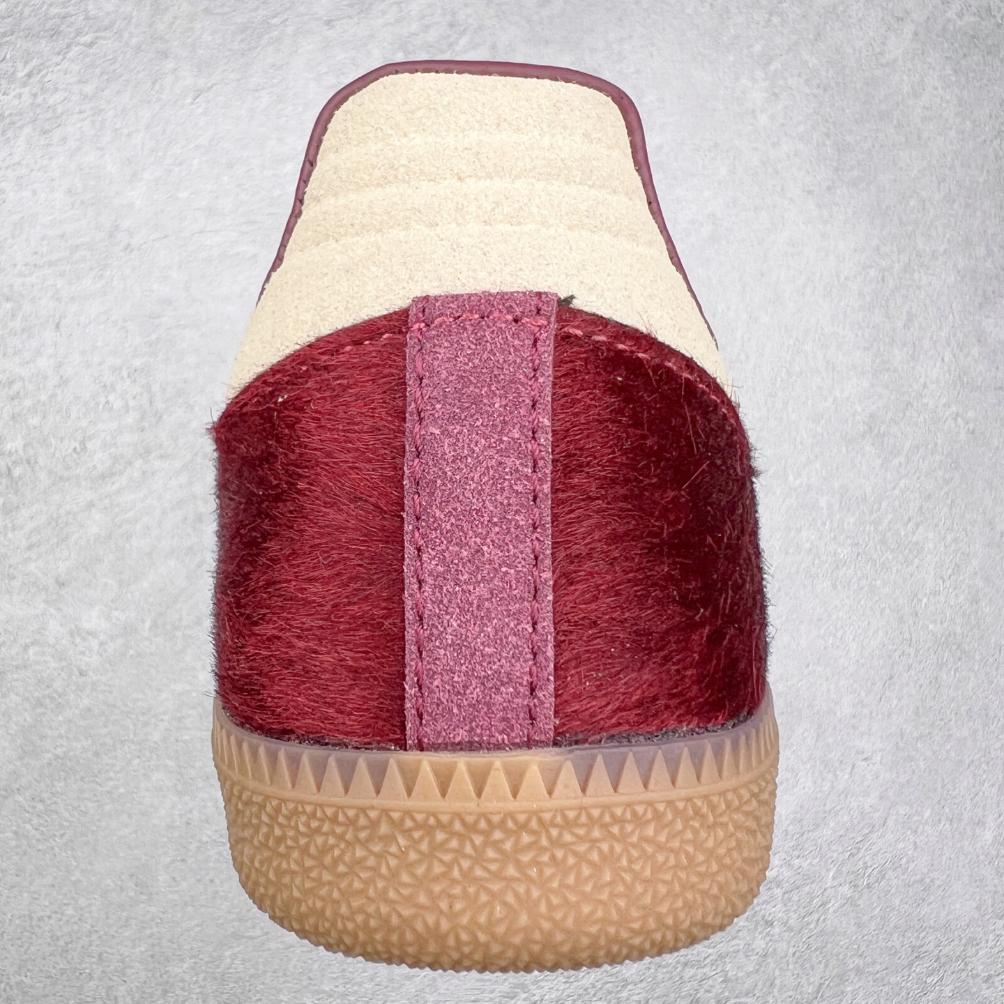 图片[8]-AD Original Samba OG 复古经典轻便板鞋 JP5330 这款桑巴鞋展示了高质量的工艺 带有装饰的超锁缝制和无缝的手感 柔软、柔软的皮革造型和标志性的3条纹完成了精致的外观 正规合身鞋带 鞋面上有绒面鞋垫 橡胶鞋底 享受正畸套筒软感 自50年代首次亮相以来就一直在赢得粉丝的青睐 尺码：36 36.5 37.5 38 38.5 39 40 40.5 41 42 42.5 43 44 44.5 45-选品中心