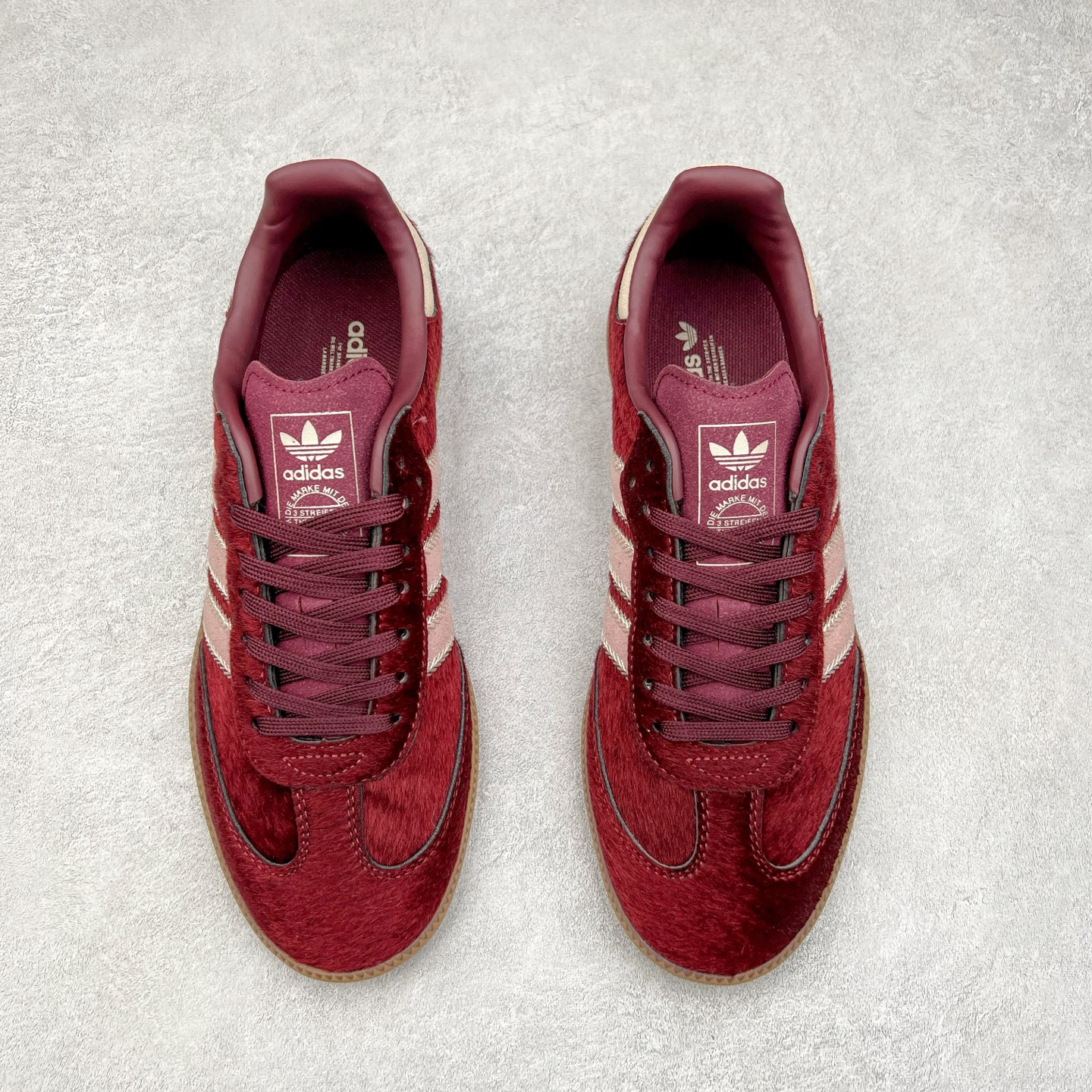 图片[2]-AD Original Samba OG 复古经典轻便板鞋 JP5330 这款桑巴鞋展示了高质量的工艺 带有装饰的超锁缝制和无缝的手感 柔软、柔软的皮革造型和标志性的3条纹完成了精致的外观 正规合身鞋带 鞋面上有绒面鞋垫 橡胶鞋底 享受正畸套筒软感 自50年代首次亮相以来就一直在赢得粉丝的青睐 尺码：36 36.5 37.5 38 38.5 39 40 40.5 41 42 42.5 43 44 44.5 45-选品中心