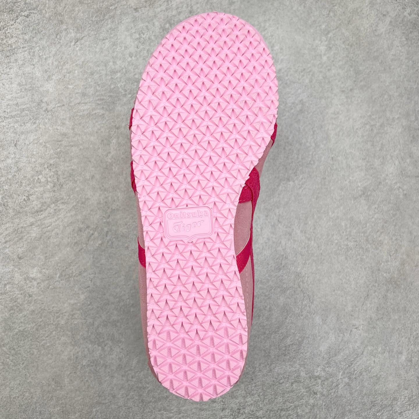 图片[9]-Asics Onitsuka Tiger MEXICO 66 亚瑟士鬼冢虎复古经典板鞋 市场王者选手 海外订单工厂出品 长期生产补货永不断码 超成熟稳定的做工品控 原装全套纸板楦头开发 原汁原味 完美呈现版型 私模正确鞋底咬花纹路 一比一鞋头弧度高度鞋身弧度 绝不口嗨 细节品控鞋型随意秒杀市面 原档咬花纹路私模大底 一个单元有六个三角形 总体形拼接呈现花瓣状 官方四联吊牌 原装Ortholite轻量化鞋垫 原盒原配 质保卡 说明书 钢印防尘纸 纸板中底带钢印 乳胶组合鞋垫 支持全方位的对比专柜 产品从款式颜色造型上体现出追求舒适和细节的完美 鞋类更是推崇手工制作的严谨与完美 融舒适性与可穿性的设计风格 注重细节的完美和别致魅力 既保持稳重 又不失轻松的时尚感 尺码：36 37 37.5 38 39 39.5 40 40.5 41.5 42 42.5 43.5 44 45-选品中心