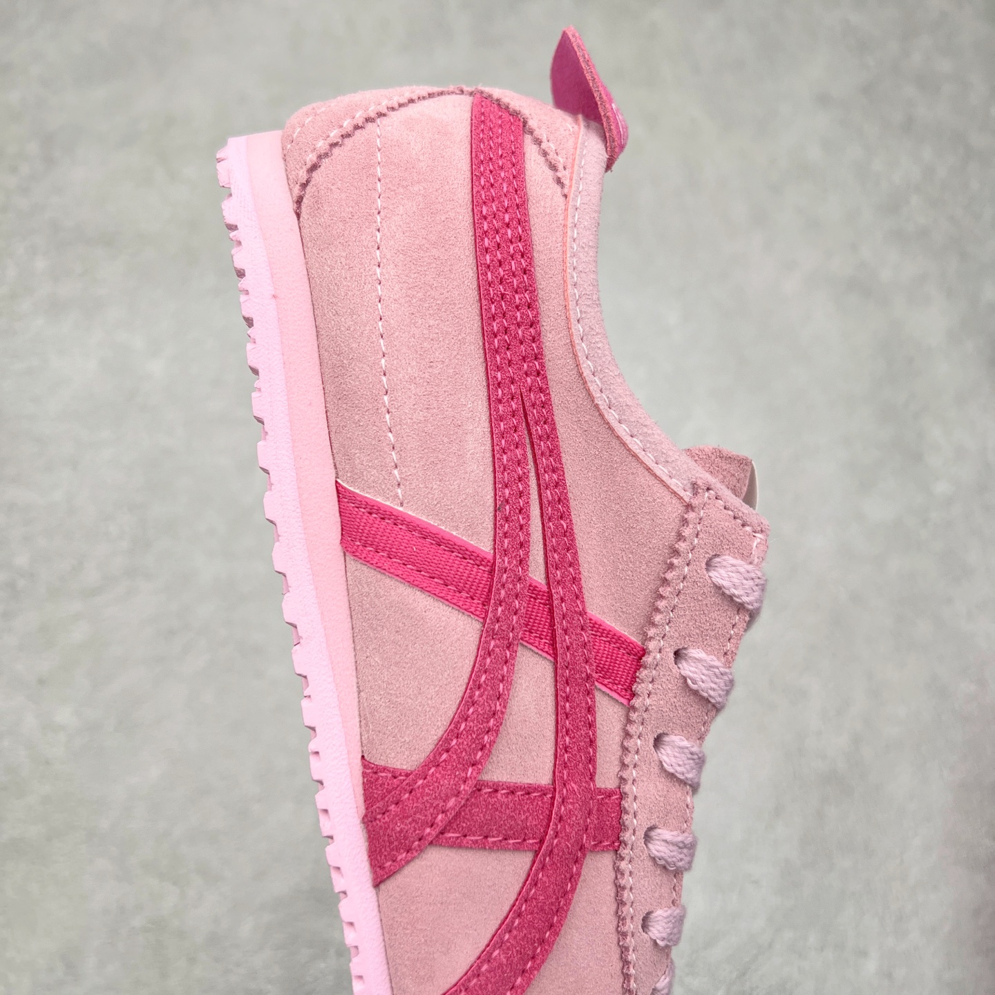 图片[6]-Asics Onitsuka Tiger MEXICO 66 亚瑟士鬼冢虎复古经典板鞋 市场王者选手 海外订单工厂出品 长期生产补货永不断码 超成熟稳定的做工品控 原装全套纸板楦头开发 原汁原味 完美呈现版型 私模正确鞋底咬花纹路 一比一鞋头弧度高度鞋身弧度 绝不口嗨 细节品控鞋型随意秒杀市面 原档咬花纹路私模大底 一个单元有六个三角形 总体形拼接呈现花瓣状 官方四联吊牌 原装Ortholite轻量化鞋垫 原盒原配 质保卡 说明书 钢印防尘纸 纸板中底带钢印 乳胶组合鞋垫 支持全方位的对比专柜 产品从款式颜色造型上体现出追求舒适和细节的完美 鞋类更是推崇手工制作的严谨与完美 融舒适性与可穿性的设计风格 注重细节的完美和别致魅力 既保持稳重 又不失轻松的时尚感 尺码：36 37 37.5 38 39 39.5 40 40.5 41.5 42 42.5 43.5 44 45-选品中心