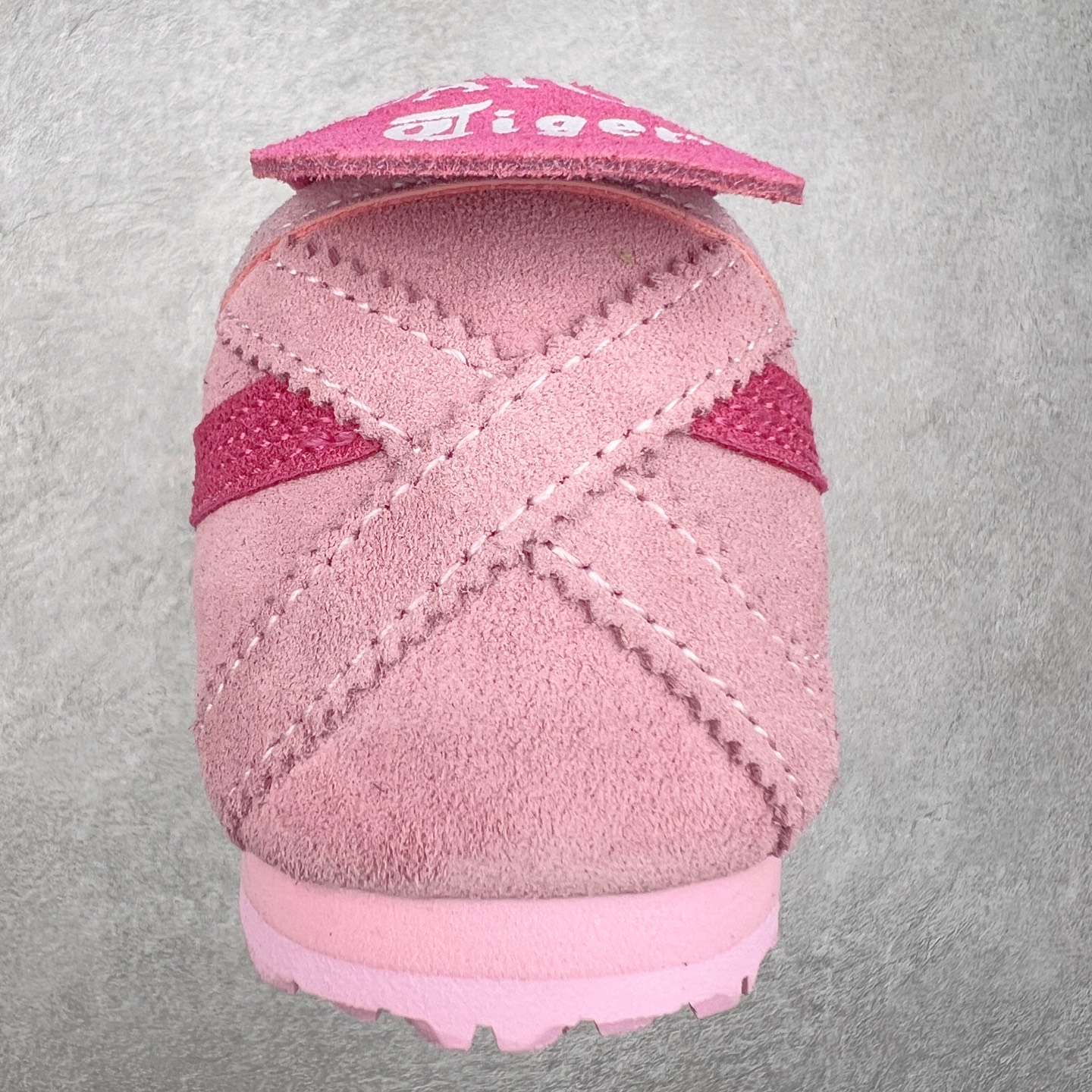 图片[8]-Asics Onitsuka Tiger MEXICO 66 亚瑟士鬼冢虎复古经典板鞋 市场王者选手 海外订单工厂出品 长期生产补货永不断码 超成熟稳定的做工品控 原装全套纸板楦头开发 原汁原味 完美呈现版型 私模正确鞋底咬花纹路 一比一鞋头弧度高度鞋身弧度 绝不口嗨 细节品控鞋型随意秒杀市面 原档咬花纹路私模大底 一个单元有六个三角形 总体形拼接呈现花瓣状 官方四联吊牌 原装Ortholite轻量化鞋垫 原盒原配 质保卡 说明书 钢印防尘纸 纸板中底带钢印 乳胶组合鞋垫 支持全方位的对比专柜 产品从款式颜色造型上体现出追求舒适和细节的完美 鞋类更是推崇手工制作的严谨与完美 融舒适性与可穿性的设计风格 注重细节的完美和别致魅力 既保持稳重 又不失轻松的时尚感 尺码：36 37 37.5 38 39 39.5 40 40.5 41.5 42 42.5 43.5 44 45-选品中心